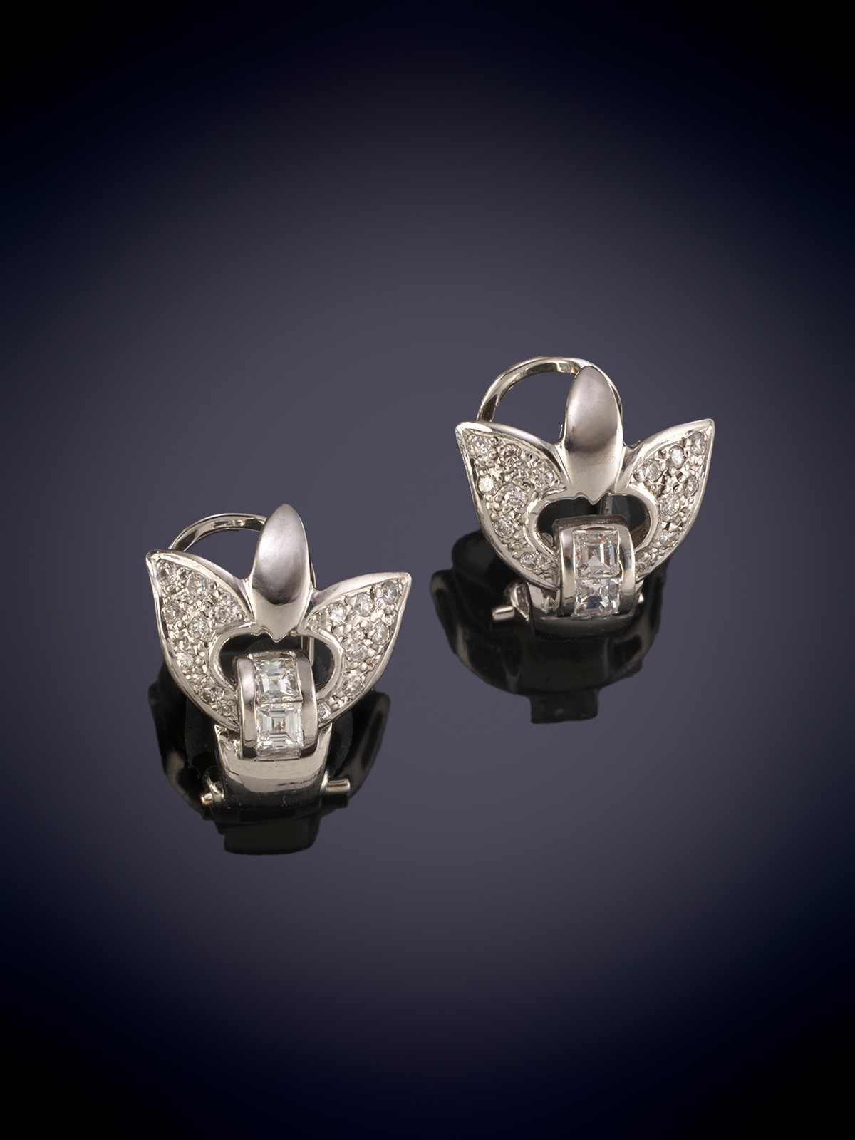 PENDIENTES DE BRILLANTES Y DIAMANTES TALLA PRINCESA. Montura en oro blanco 18k.