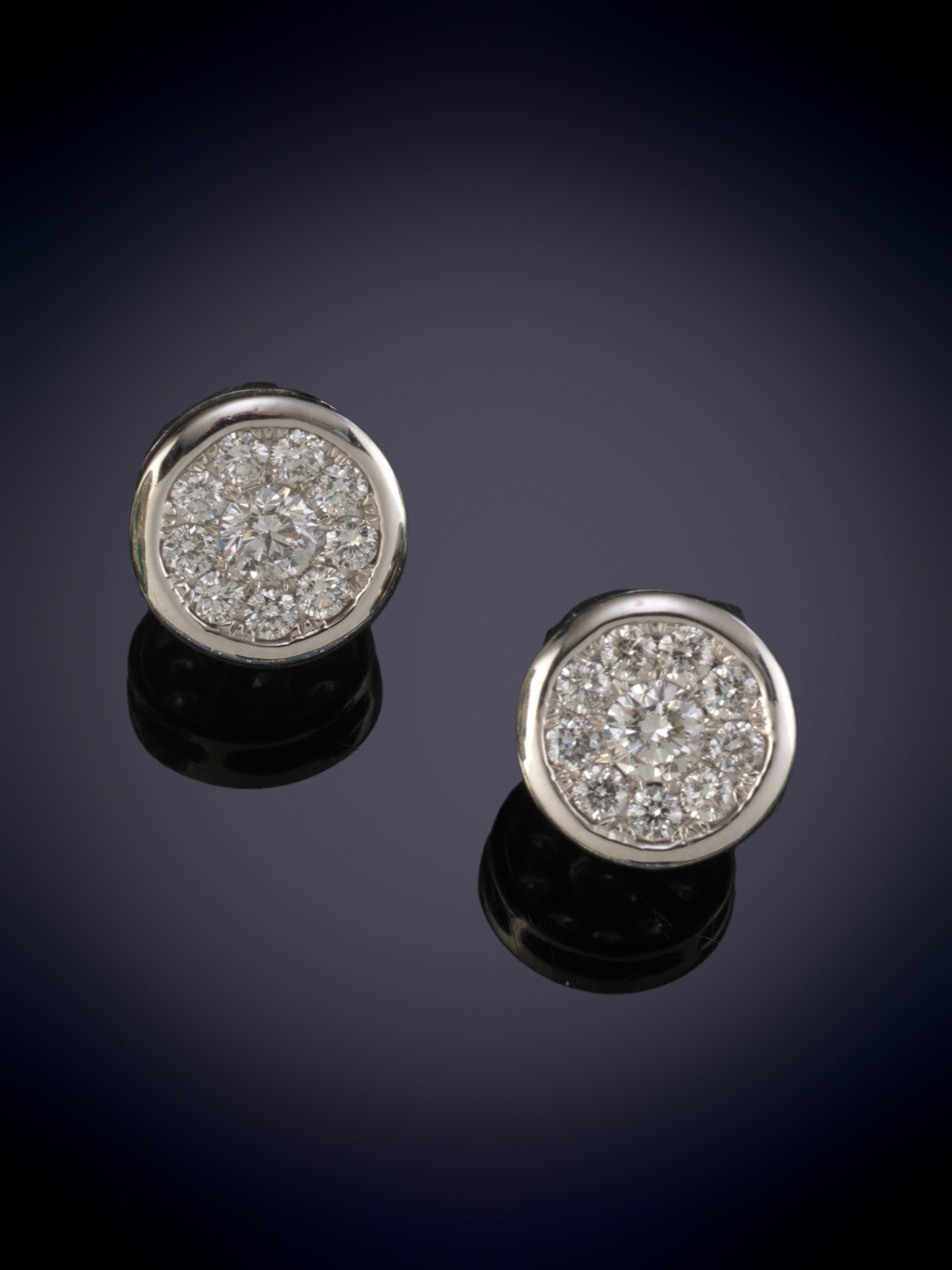 PENDIENTES CRICULARES DE BRILLANTES. Montura en oro blanco de 18k.