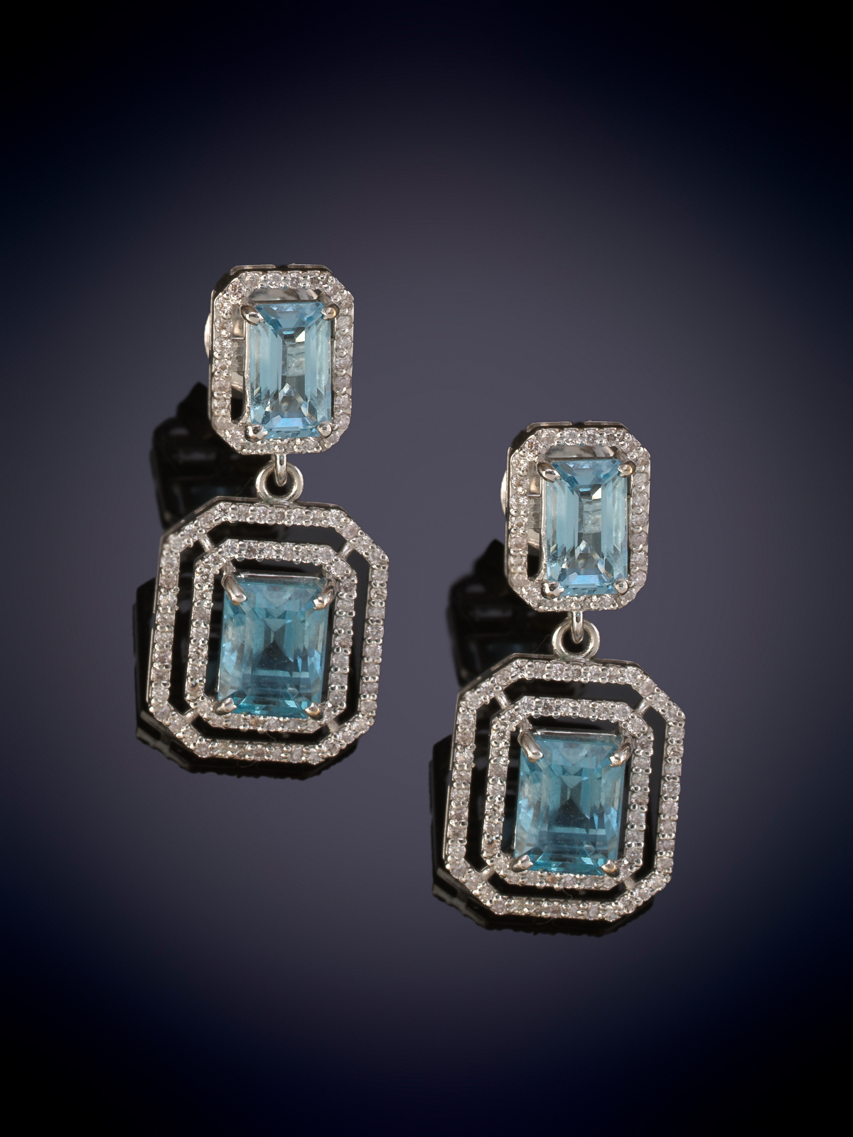 PENDIENTES LARGOS DE DOS CUERPOS CON AGUAMARINAS EN TALLA ESMERALDA RECTANGULAR CON UN PESO DE...