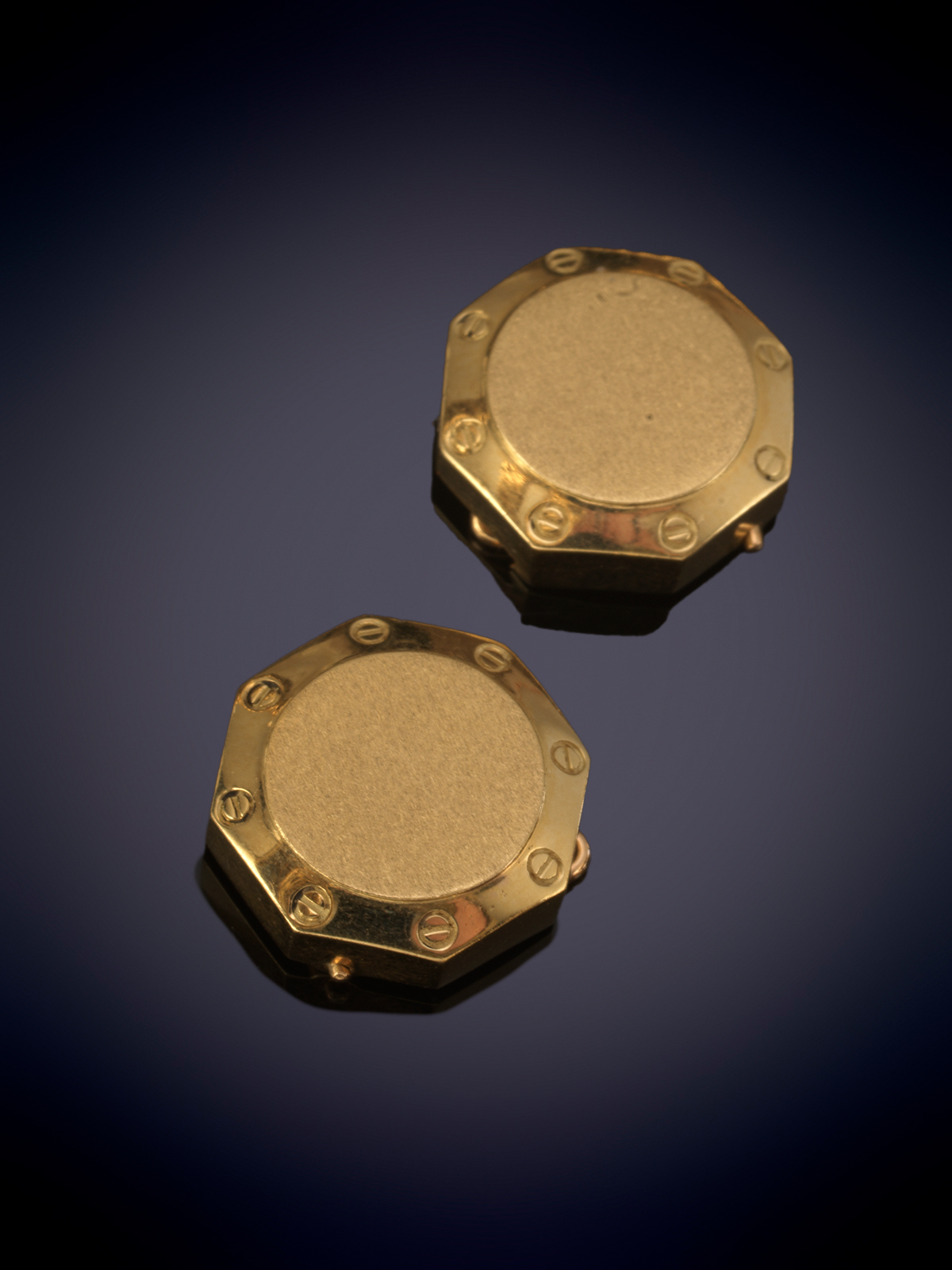 PAREJA CUBREBOTONES ORO AMARILLO DE 18K. MODERNO DISEÑO LISO ATORNILLADOR