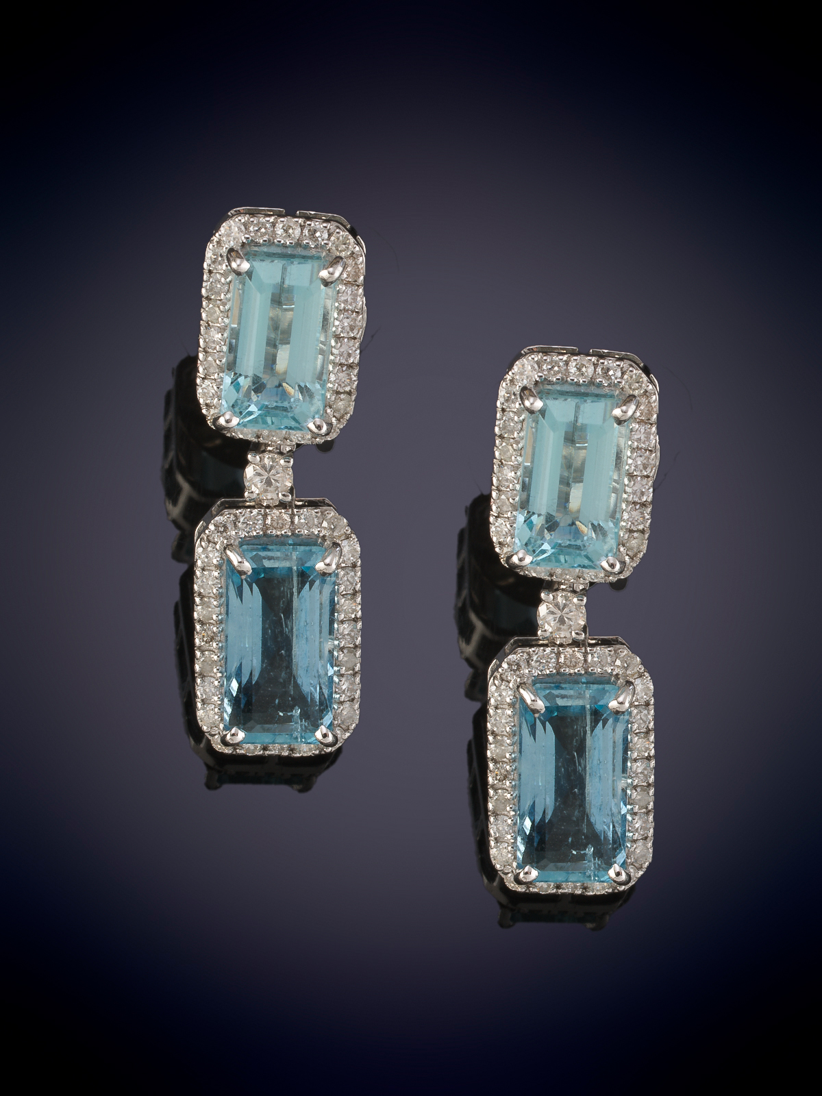 PENDIENTES LARGOS EN DOS CUERPOS, CON AGUAMARINAS TALLA ESMERALDA RECTANGULAR CON UN PESO DE 6.88...