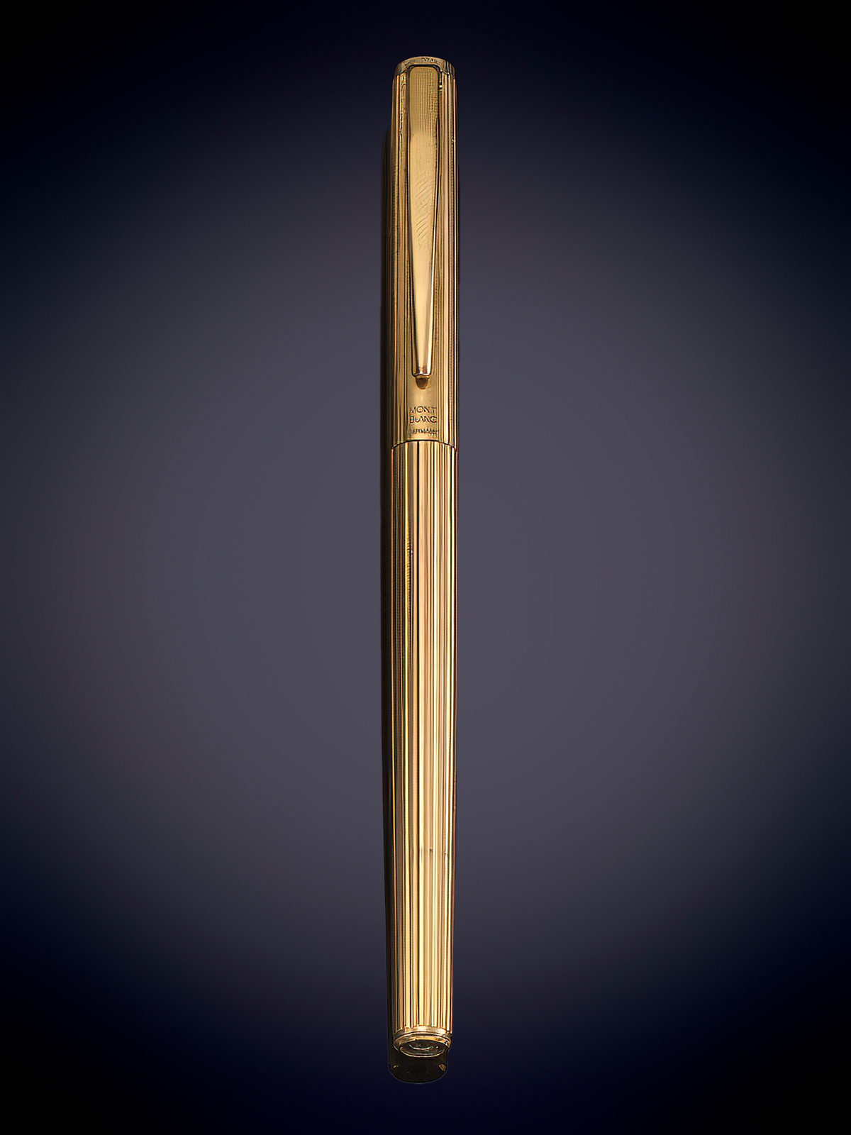 PLUMA MONTBLANC CON PLAQUÉ DE ORO AMARILLO. CARGA DE CARTUCHO.