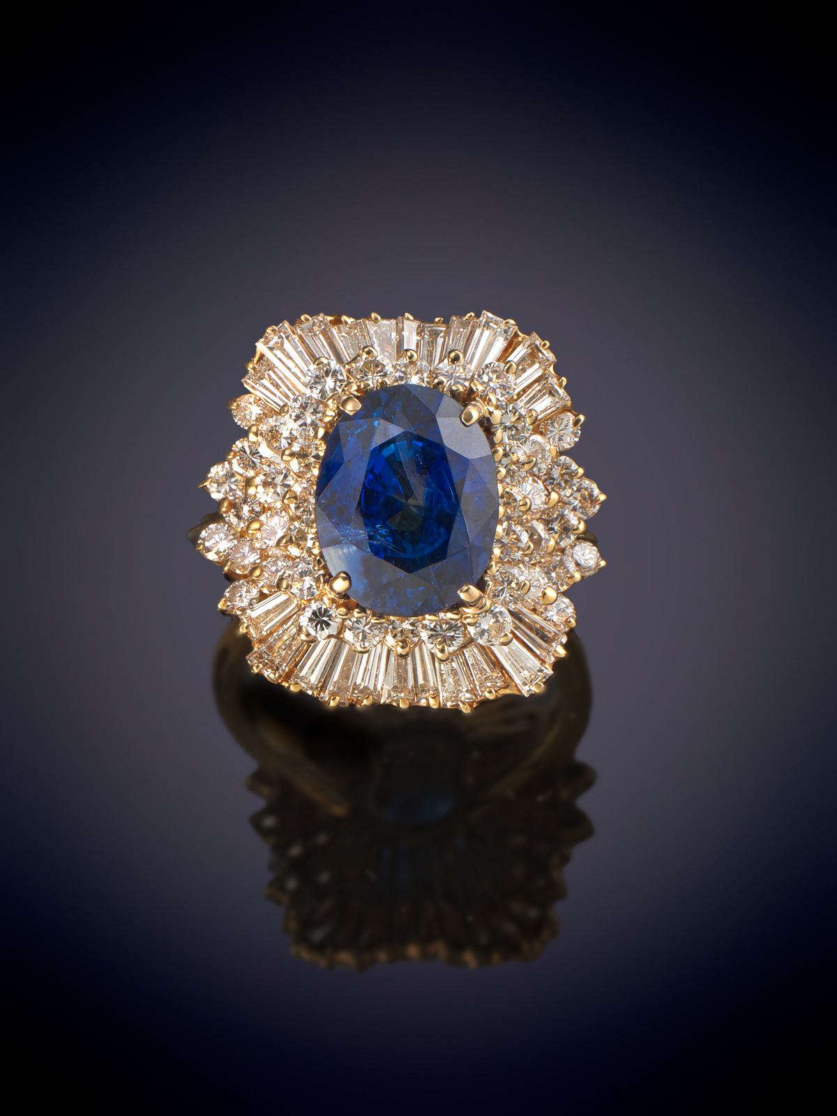 IMPORTANTE ZAFIRO TALLA OVAL DE 8,58 CTS, NATURAL DE INTENSO COLOR AZUL, TRANSPARENTE, DE ORIGEN...