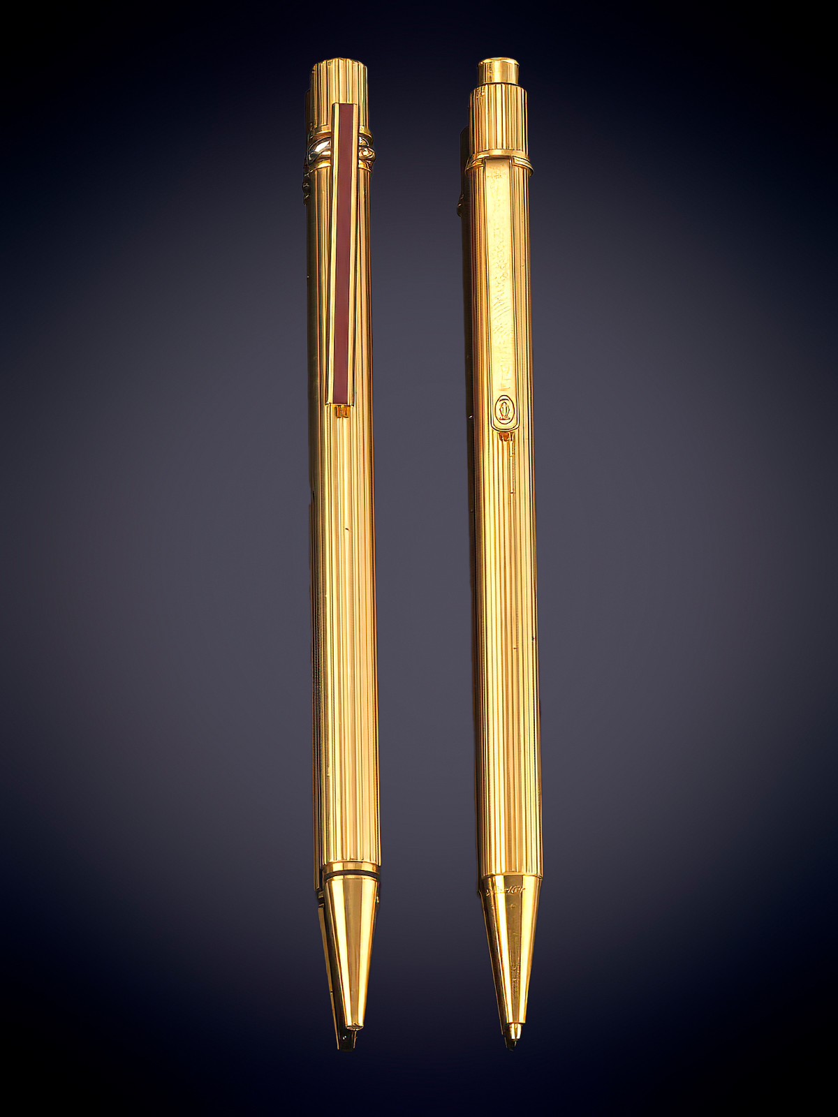 CARTIER. LOTE DE BOLIGRAFO Y LÁPIZ.EN PLAQUÉ DE ORO.