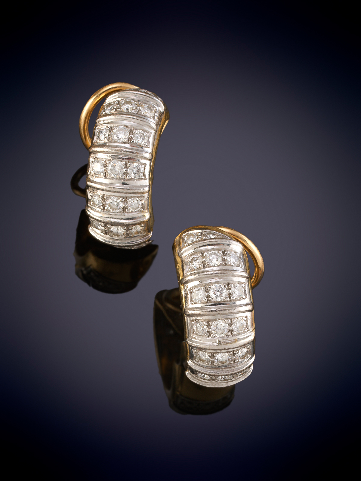 PENDIENTES MEDIA CRIOLLA DE ORO Y BRILLANTES. Montura en oro bicolor de 18k.
Peso brillantes 2ct...