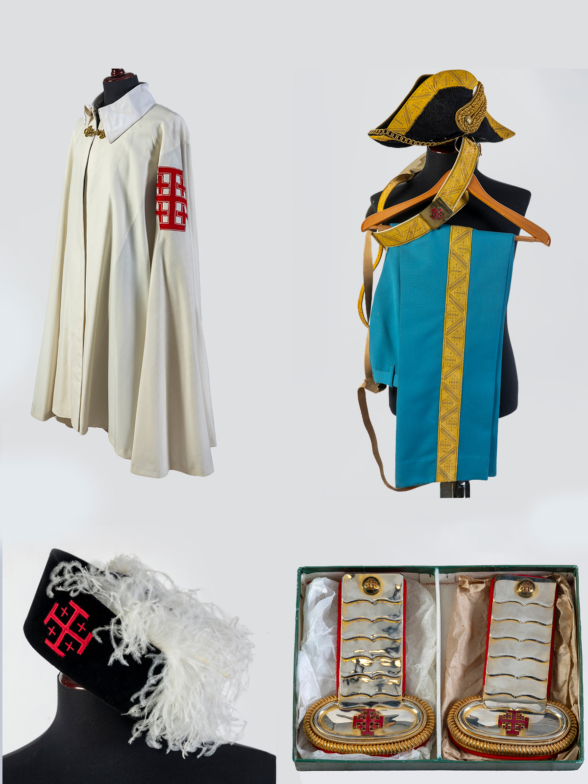 ORDEN DE CABALLERÍA DEL SANTO SEPULCRO DE JERUSALÉN.
Uniforme de gala formado por: manto capitular,...