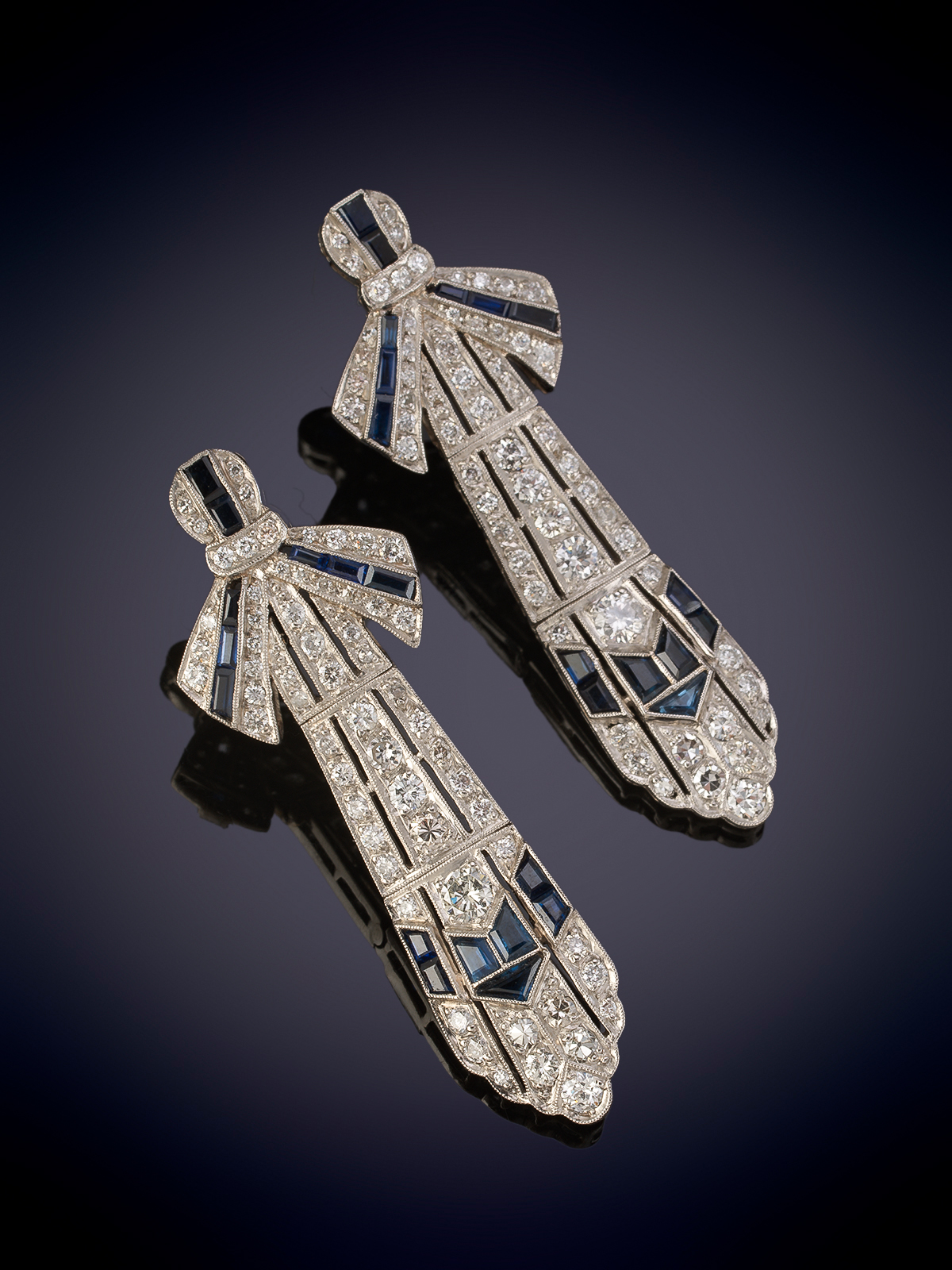 EXQUISITO PENDIENTES LARGOS ESTILO ART DECO, MODELO CORBATA CON REMATE DE LAZADA EN DIAMANTES Y...