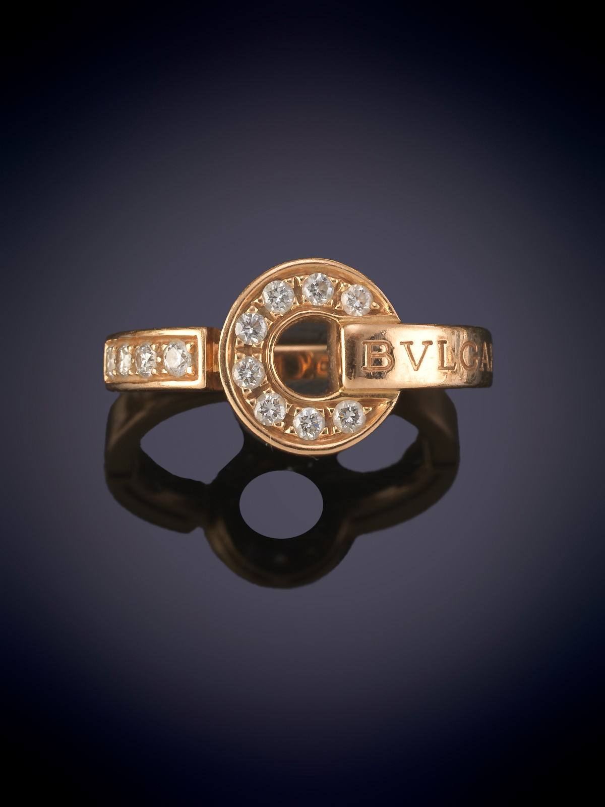 BVLGARI. SORTIJA DE BRILLANTES CAIDAD EXTRA  EN ORO ROSA DE 18 K. CERTIFICADO Y ESTUCHE.