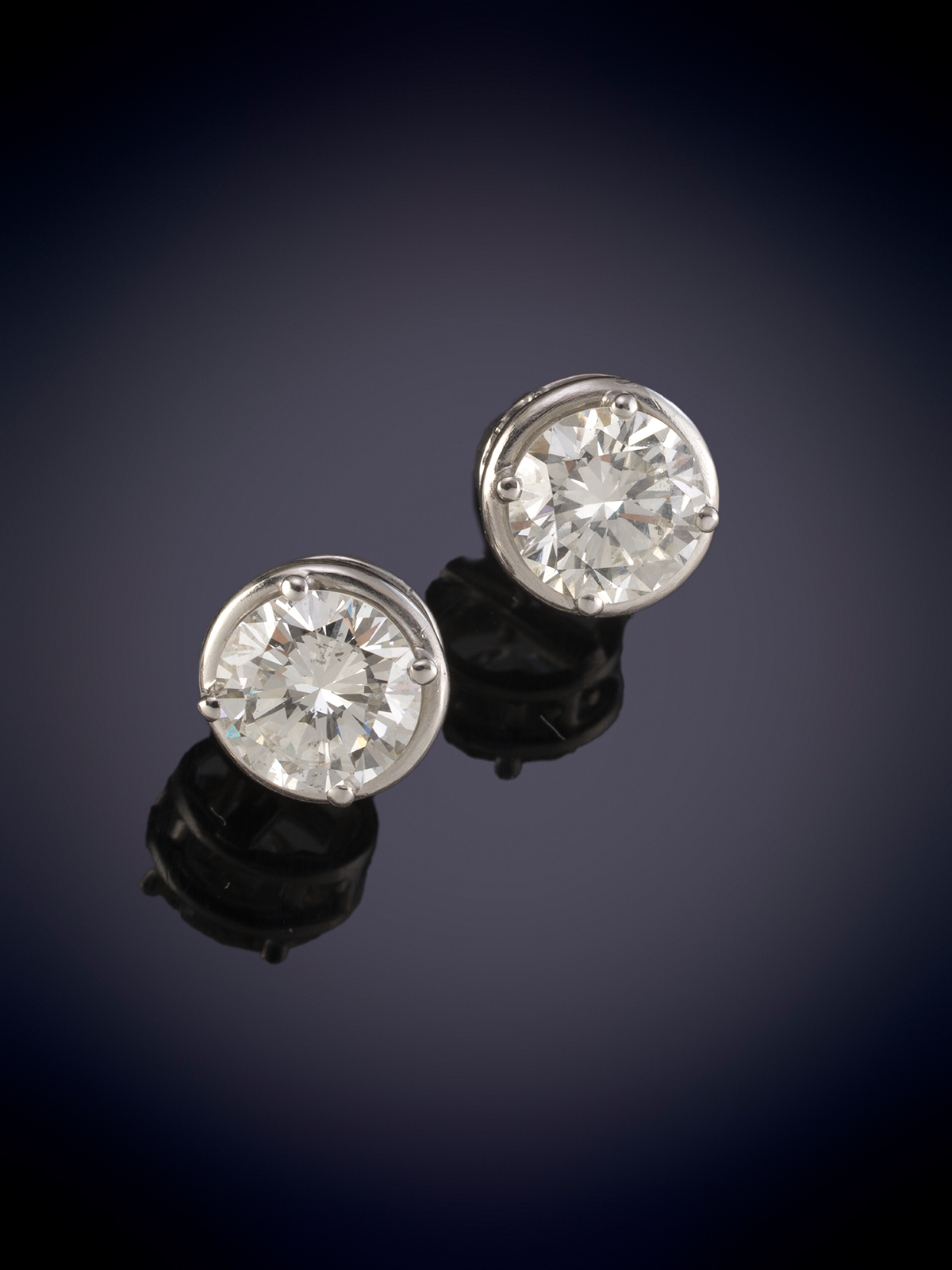 DORMILONAS DE BRILLANTES DE 2,41 CT. Y 2,40 CT. CALIDAD EXTRA POR SU TAMAÑO Y COLOR. 
Montura en...