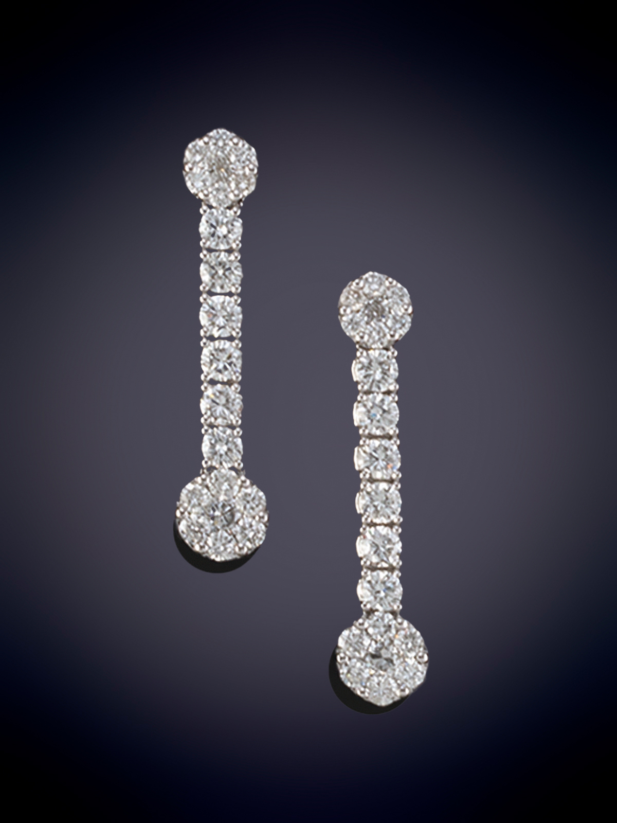 PENDIENTES DE HILERA DE BRILLANTES REMATADOS EN ROSETÓN. montura en oro blanco de 18k.
Peso...