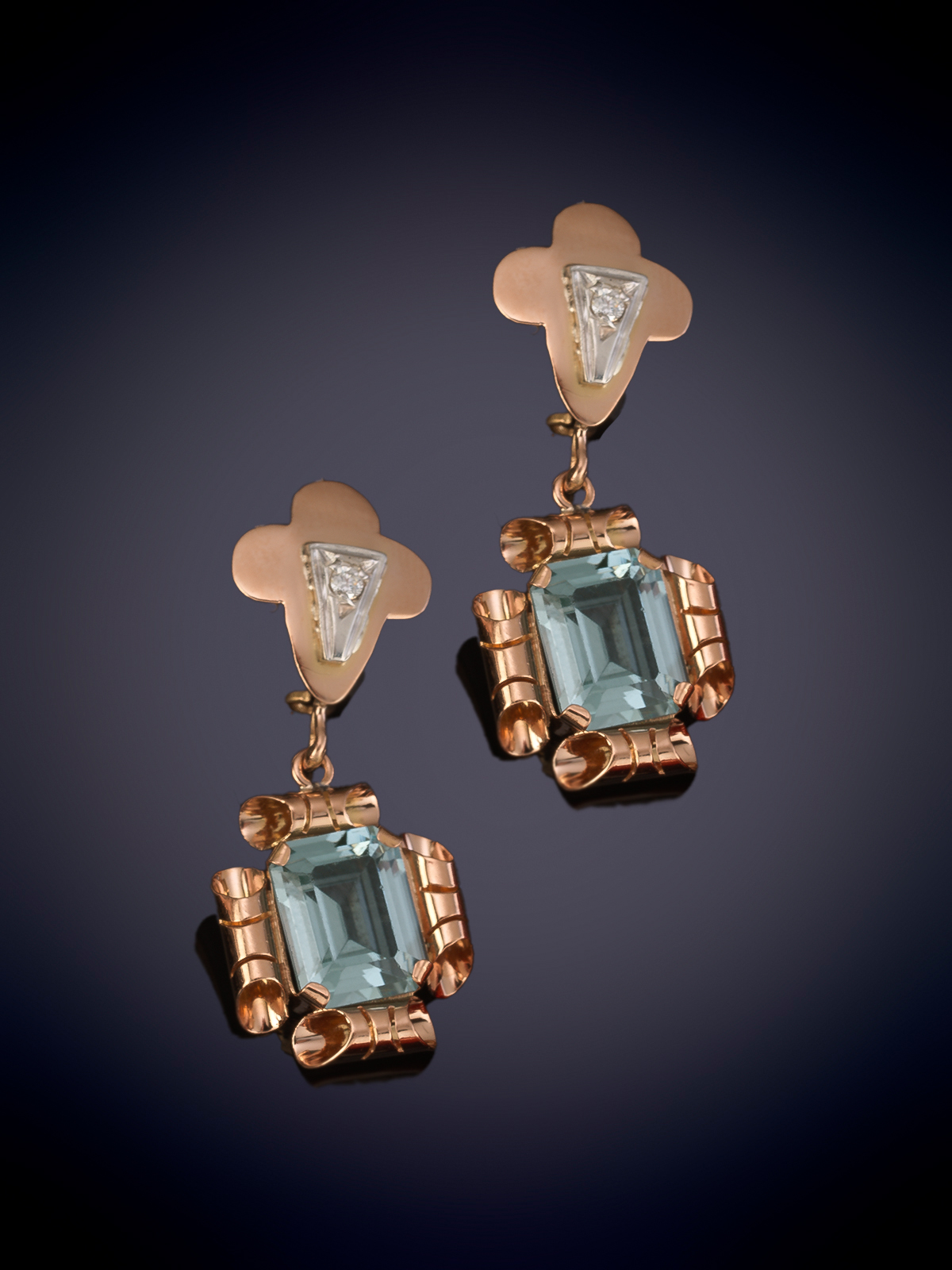 PENDIENTES LARGOS ESTILO RETRO CON PRASIOLITA. Montura en oro rosa de 18k.