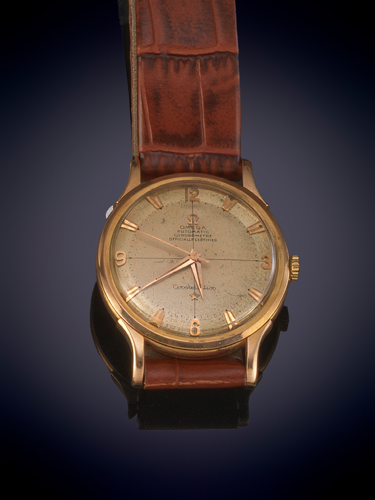 OMEGA CONSTELLATION AUTOMATIC CHRONOMETRE.Caja en oro amarillo de 18k. Esfera champagne con...