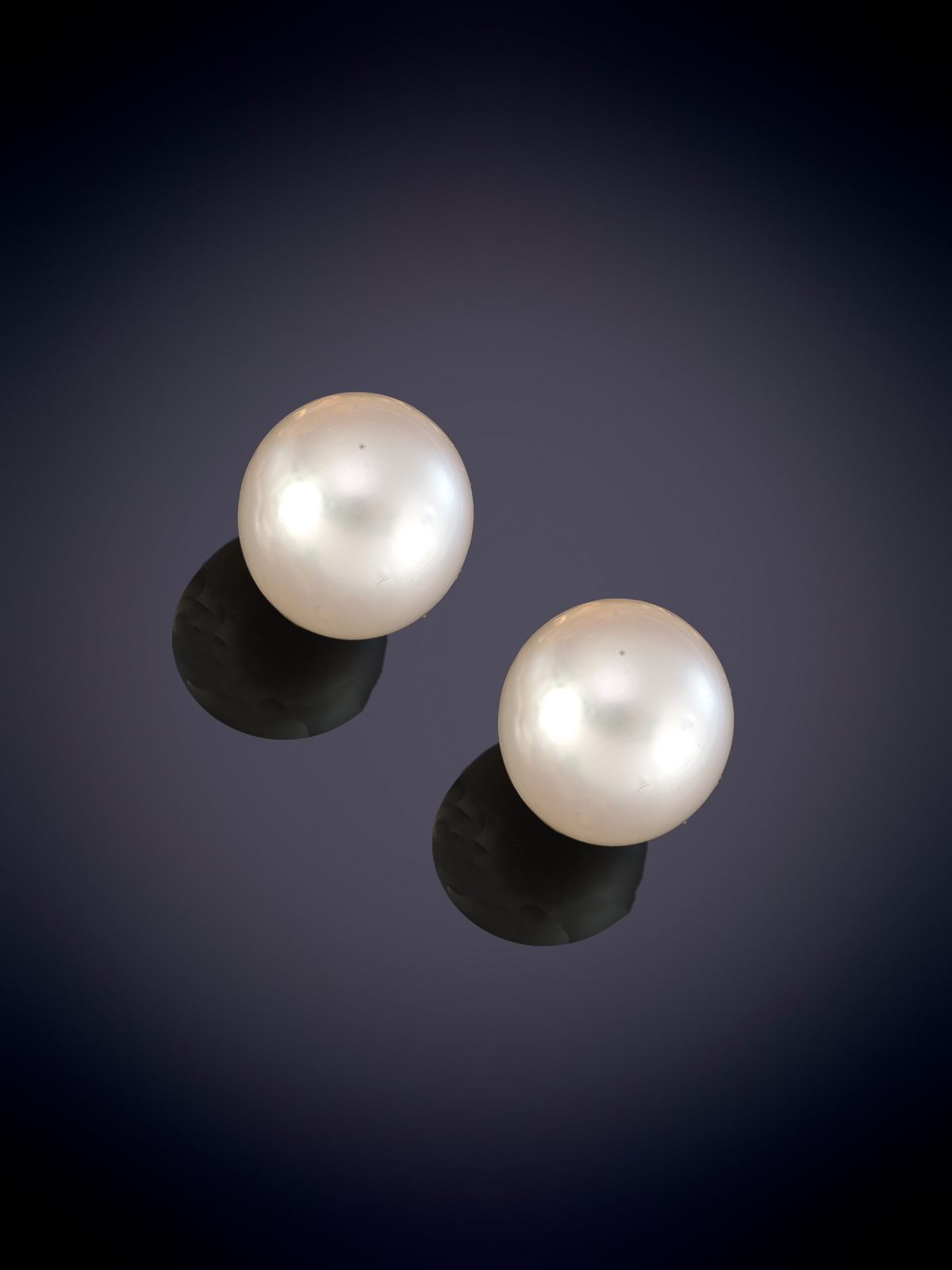 PENDIENTES DE PERLAS AUSTRALIANAS. Montura en oro blanco de 18k.