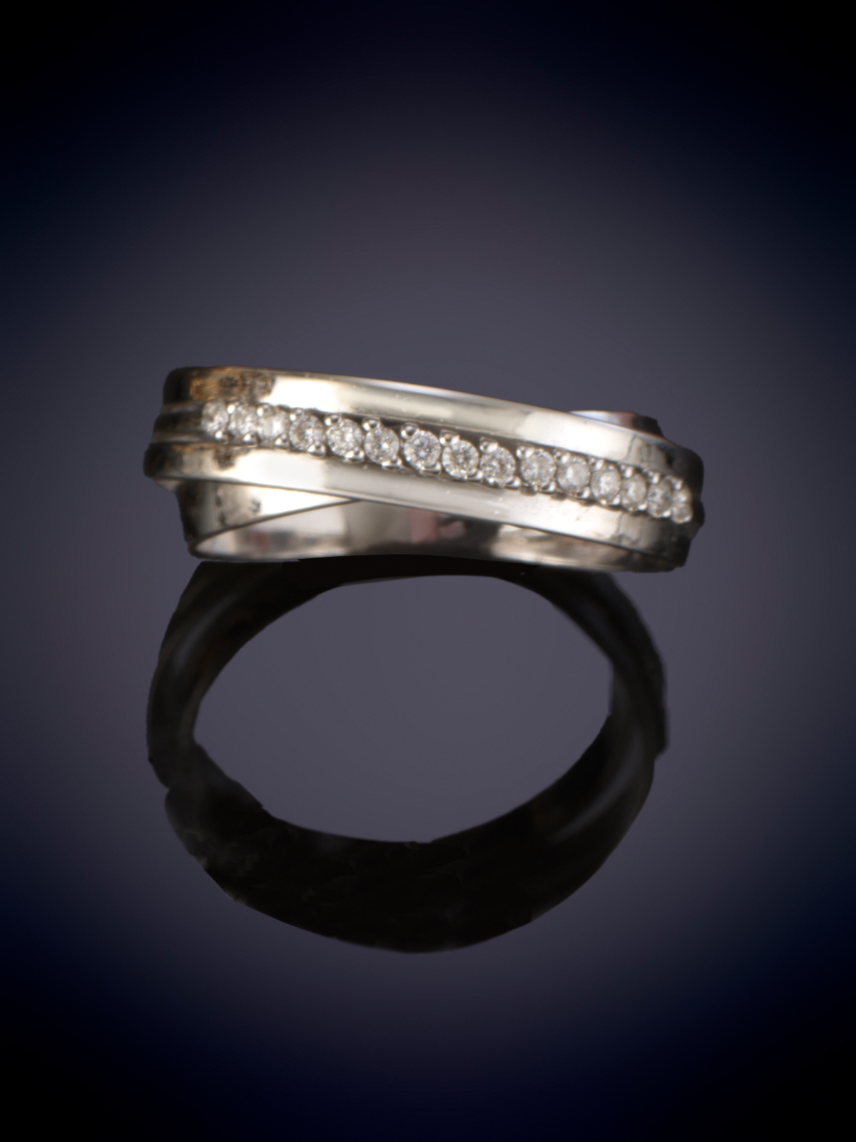 SORTIJA TRIPLE ARO DE BRILLANTES Y ORO BLANCO DE 18K.