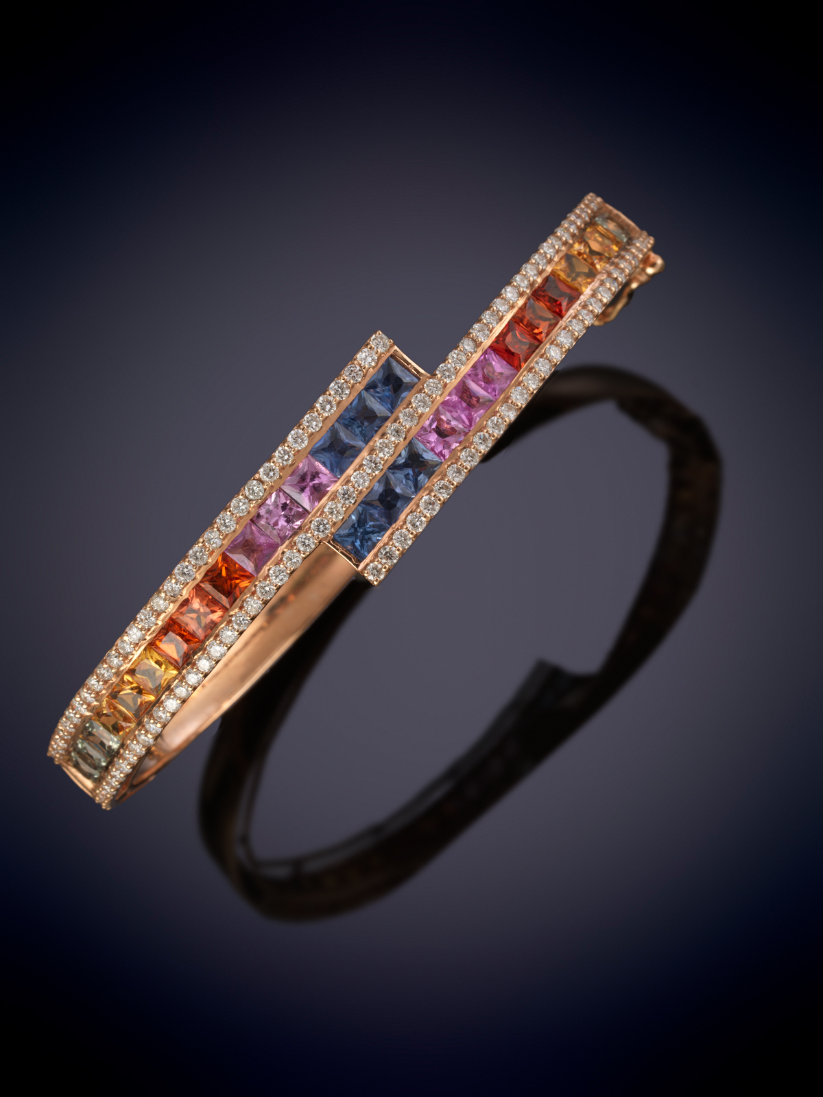 ORIGINAL BRAZALETE RÍGIDO DE ZAFIROS MULTICOLOR Y BRILLANTES CALIDAD EXTRA. MONTURA EN ORO ROSA DE...