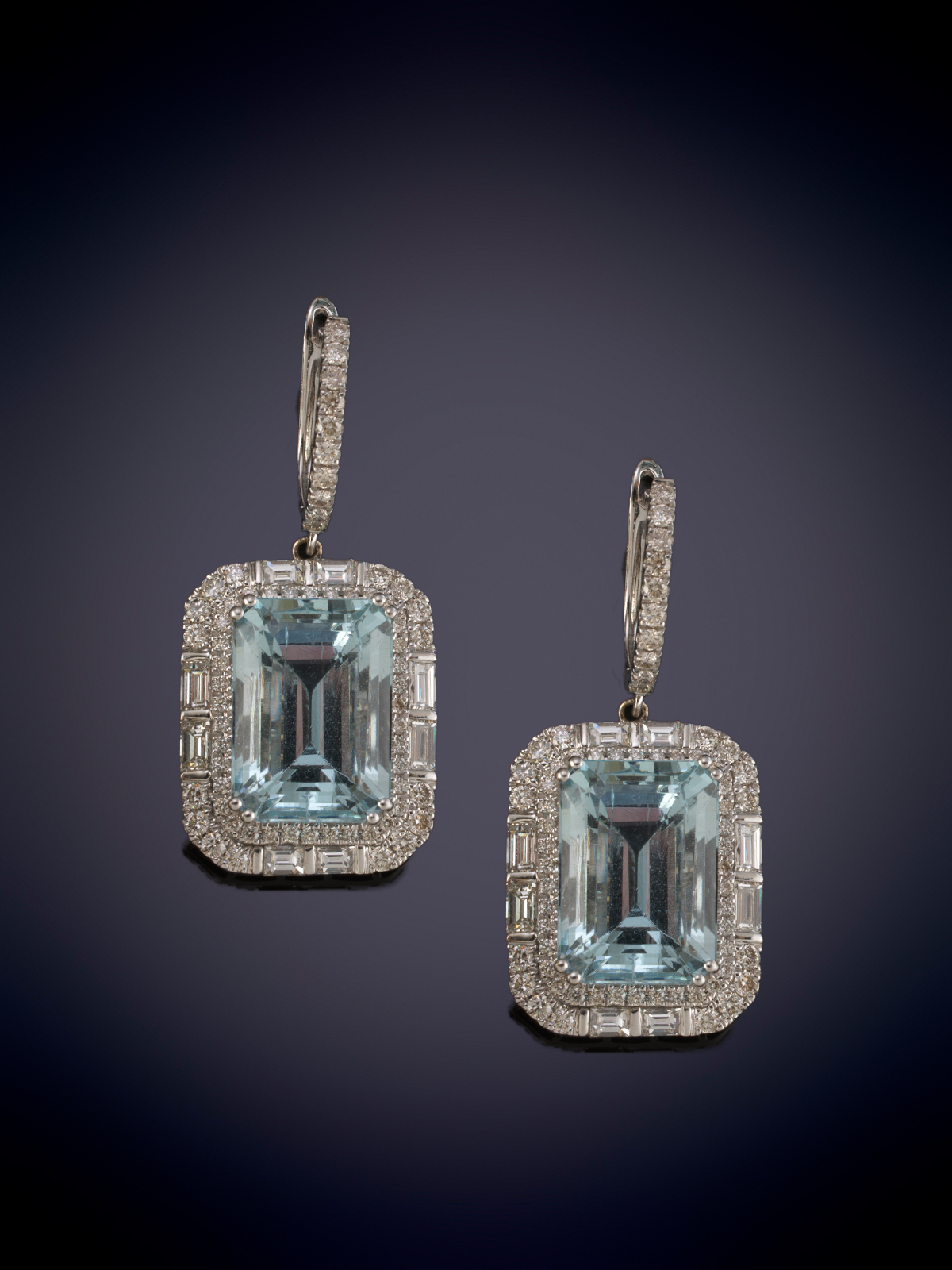 PENDIENTES LARGOS DE PAREJA DE AGUAMARINAS COLOR CIELO  DE 7 CTS APROX. CADA UNA.ORLADAS DE ...