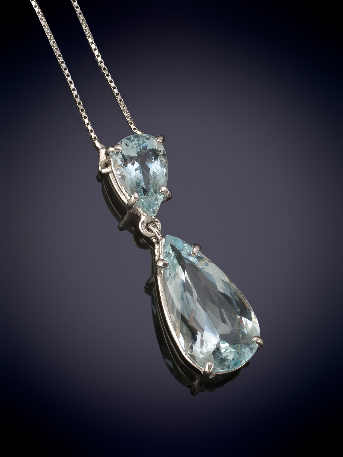 COLGANTE DE AGUAMARINA. ELEGANTE DISEÑO DE DOS AGUAMARINAS EN TALLA PERA, CON BONITO COLOR AZUL...