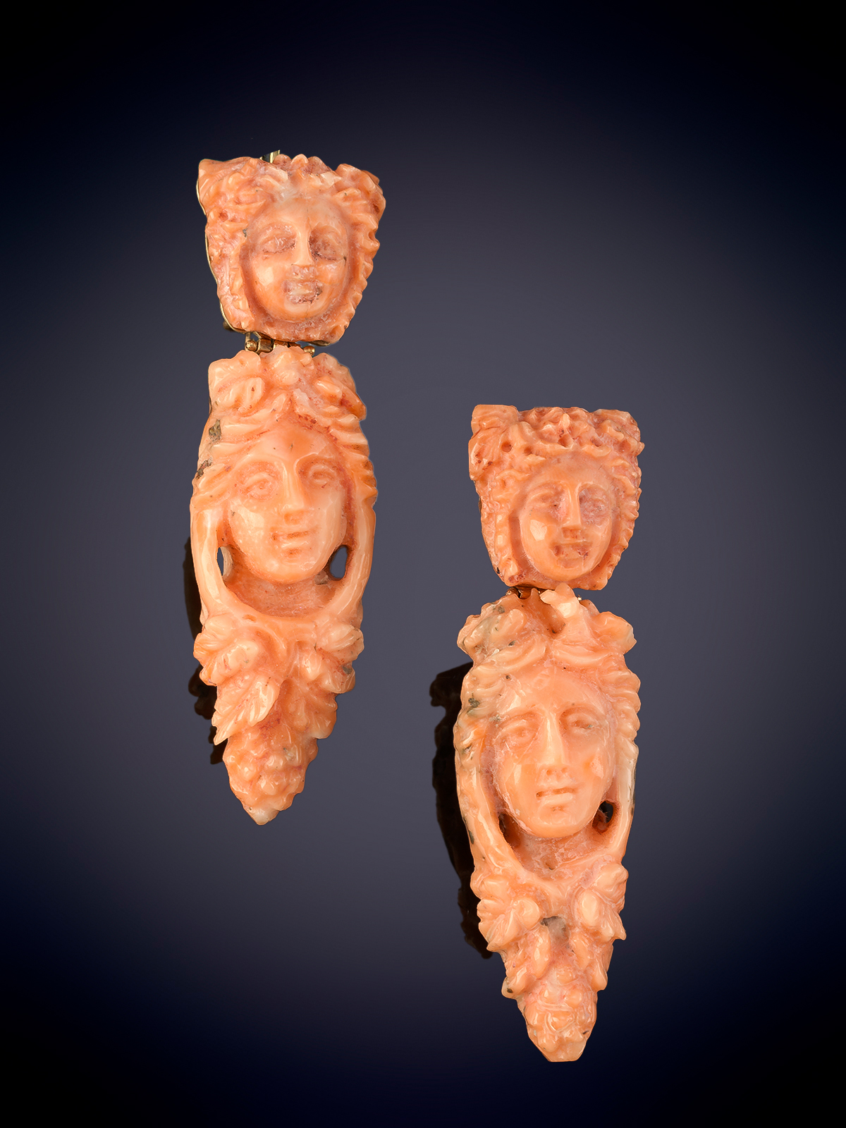 ANTIGUOS PENDIENTES LARGOS DE CAMAFEOS DE CORA. DISEÑO DE ESTILO CLÁSICO DE FIGURAS DE LA...