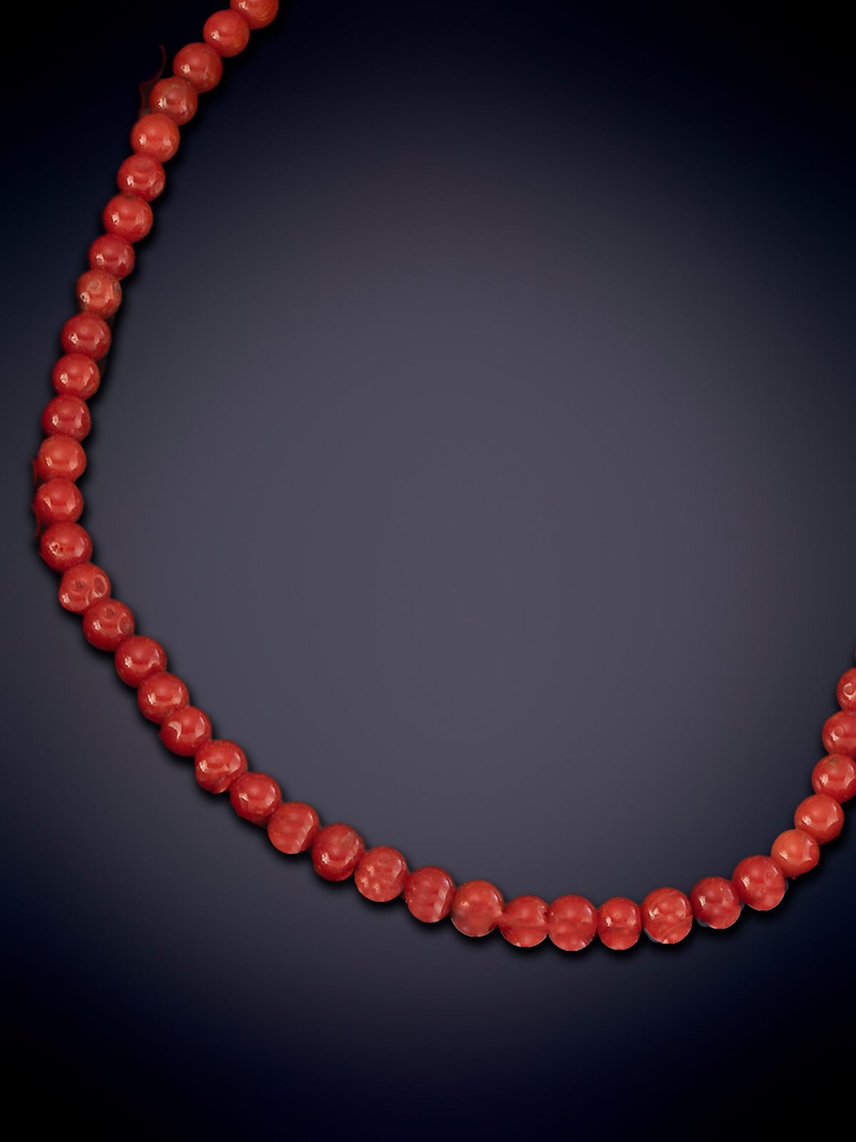 COLLAR DE CUENTAS DE CORAL MEDITERRANEO. Cierre de plata rosa.