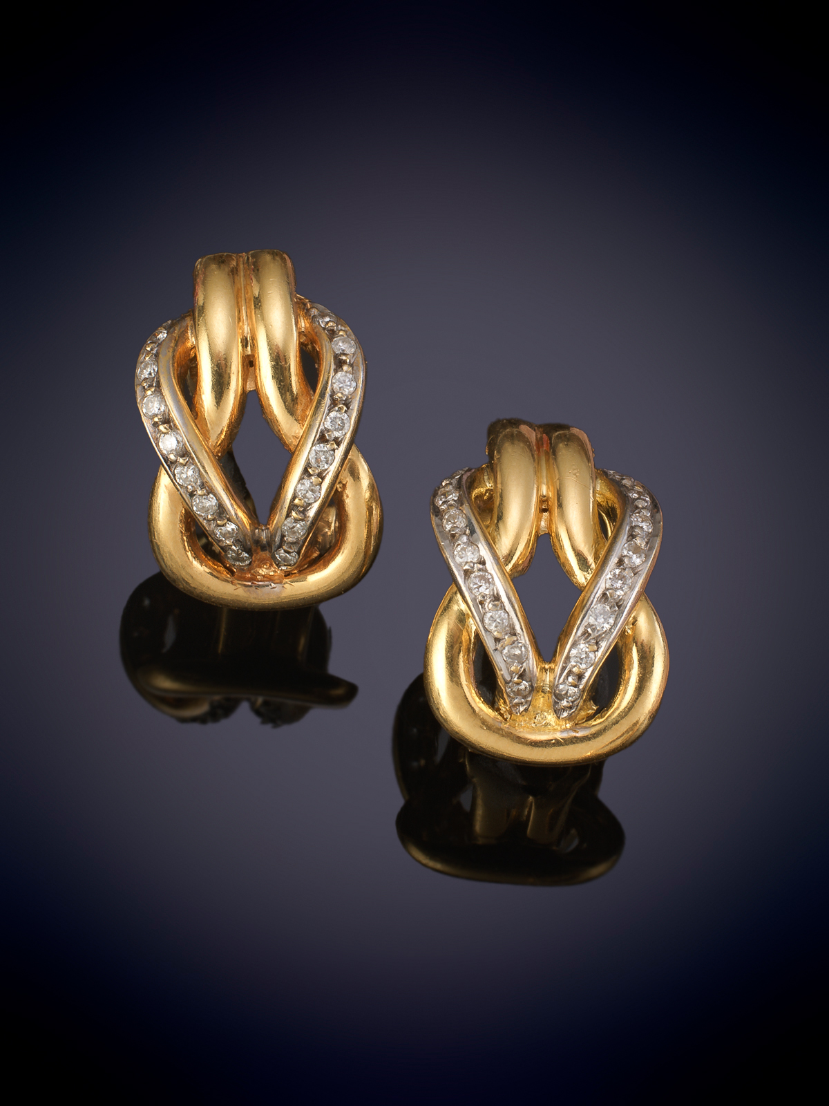 PENDIENTES MEDIAS CRIOLLAS DE ORO AMARILO DE 18K.Y BRILLANTES.