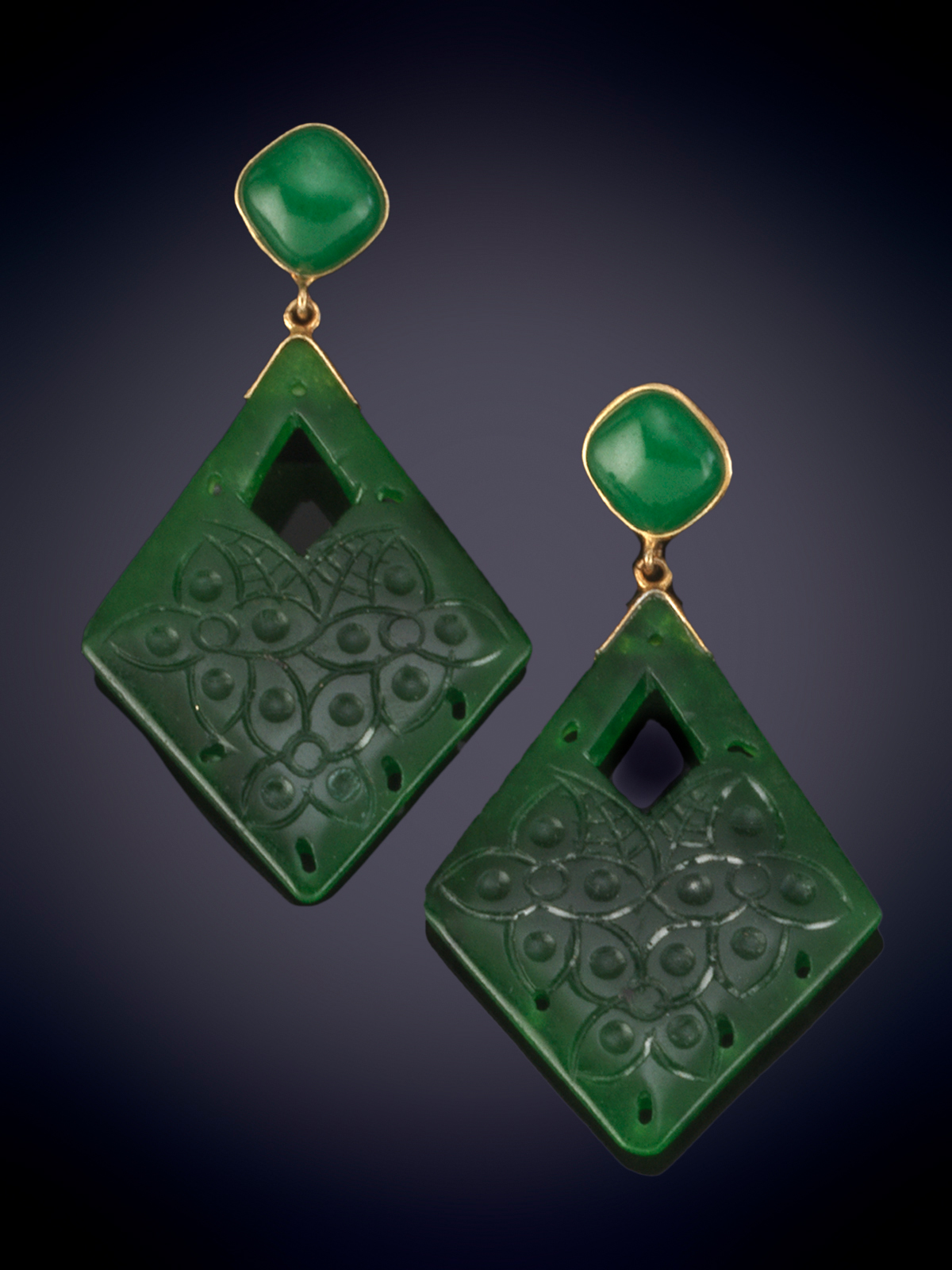 PENDIENTES LARGOS DE JADE. Montura en oro amarillo de 18k.