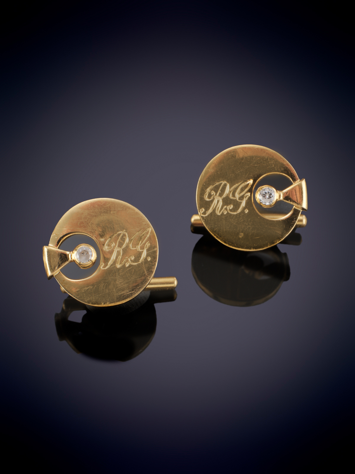 GEMELOS DE ORO Y DIAMANTES. GRABADOS RG.