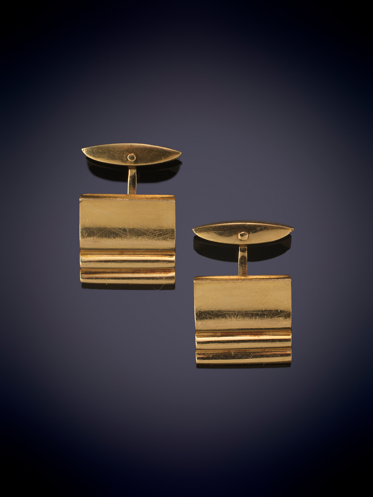 GEMELOS EN FORMA CUADRADA CON DOS ONDAS DE ORO AMARILLO DE 18K.