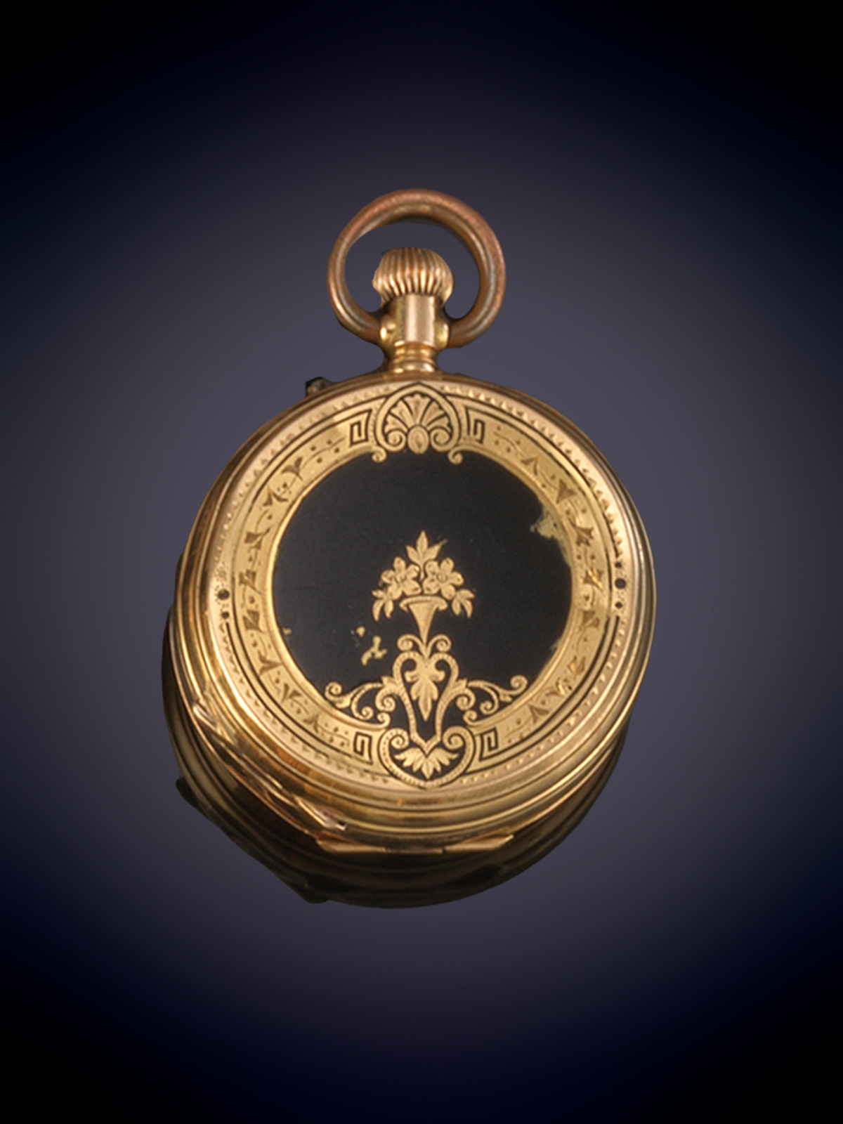 VACHERON. RELOJ DE DAMA SABONETA. ESFERA ISABELINA. NUMERACION ROMANA. CAJA CON ESMALTE NEGRO Y...