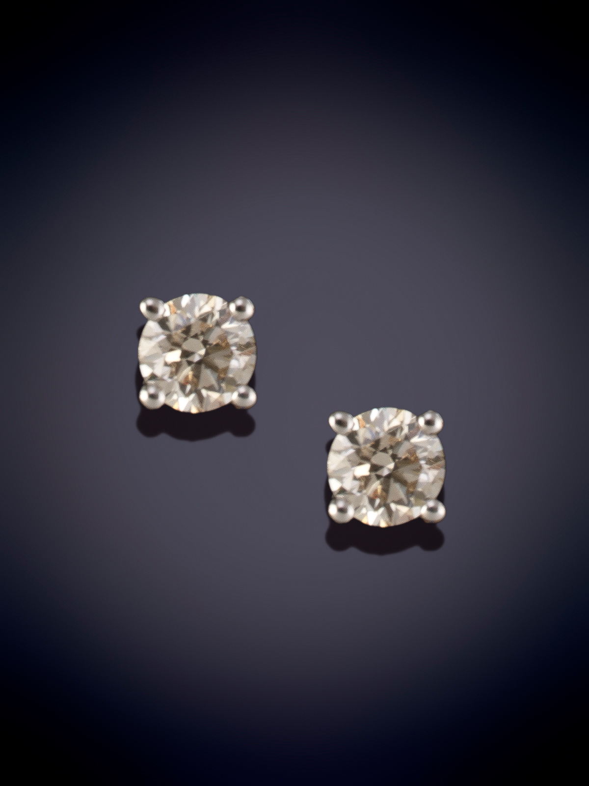 PENDIENTES DORMILONAS DE BRILLANTES,CON UN PESO APROX. DE 1,08 CTS.HI VS Montura en oro blanco de...