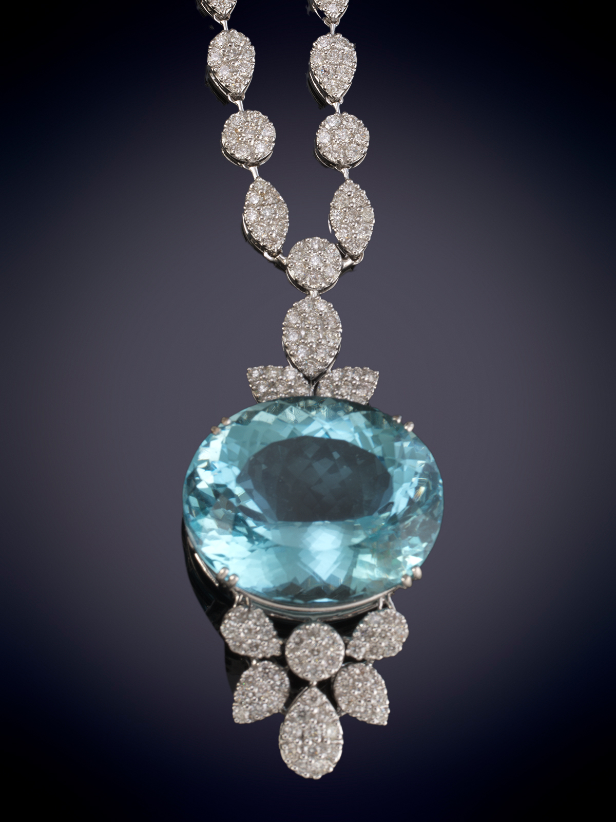 ESPECTACULAR COLLAR DE AGUAMARINA DE 45,68 CTS. DE BONITO COLOR AZUL CIELO EN TALLA OVAL,  DE LA...
