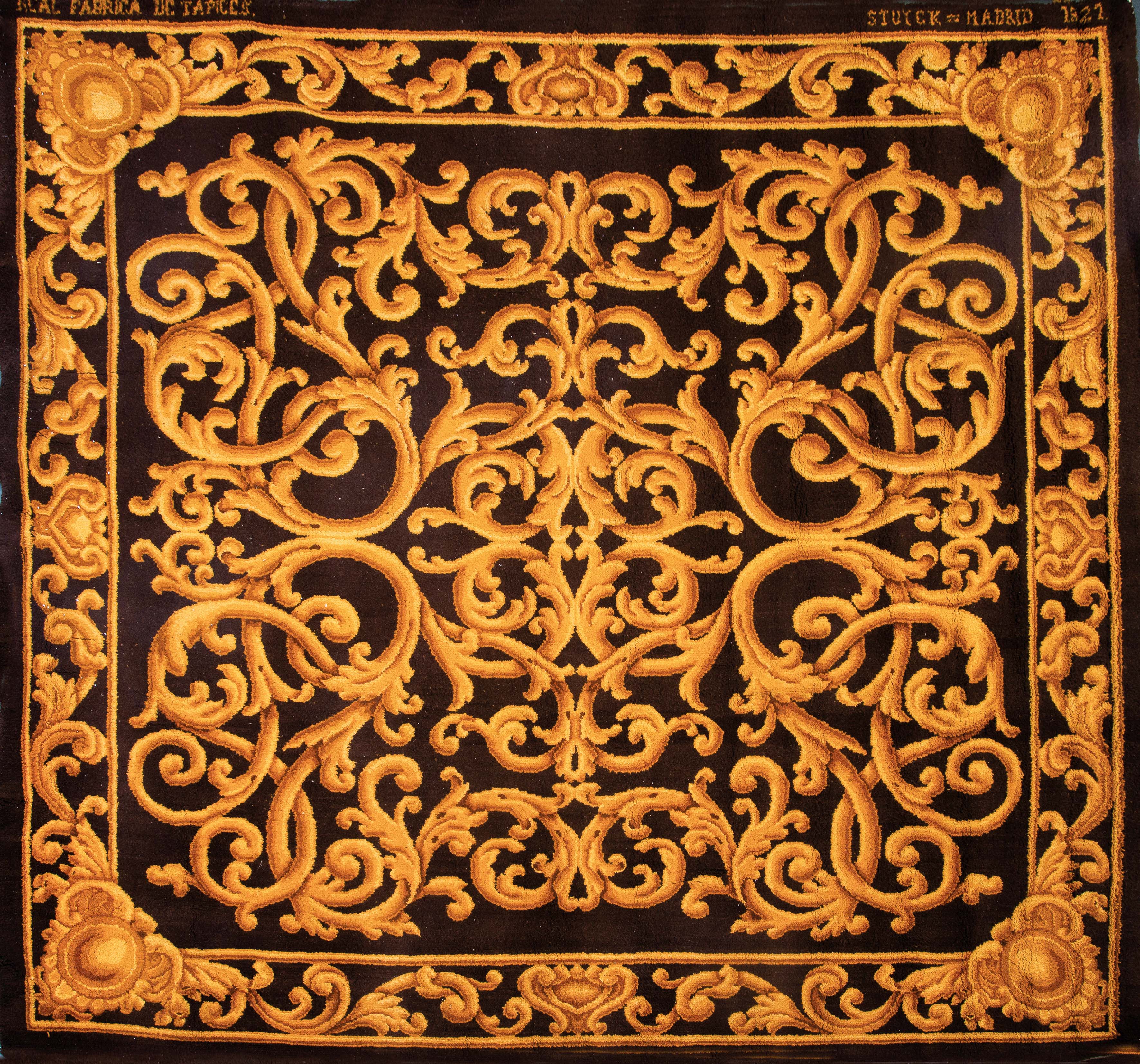 Alfombra en lana de nudo español de la Real Fábrica de Tapices, con marcas Stuyck, Madrid...