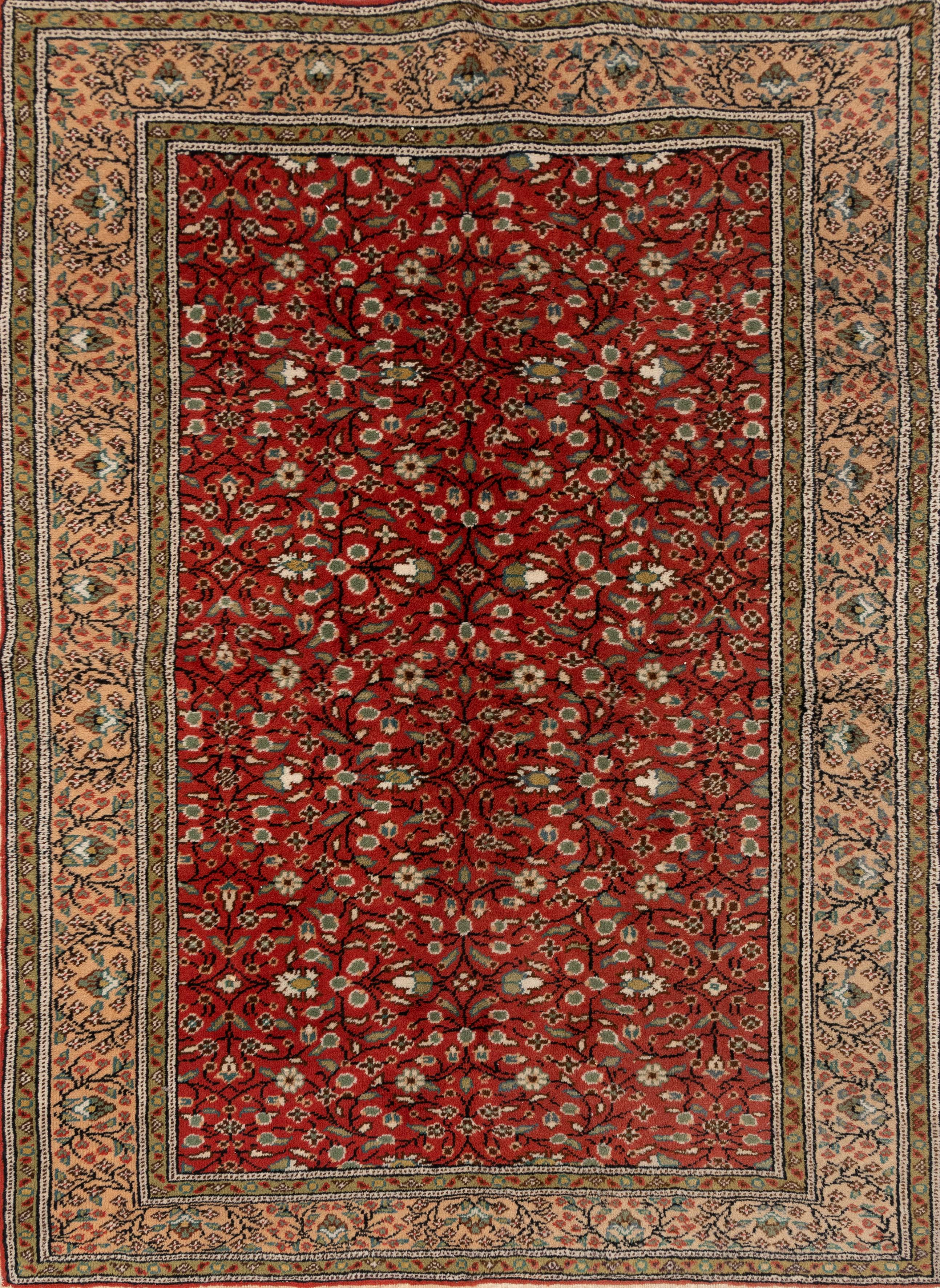 Alfombra en lana con campo color rojo salpicado de flores, Turquía, S. XX
Medidas: 184 x 120 cm.