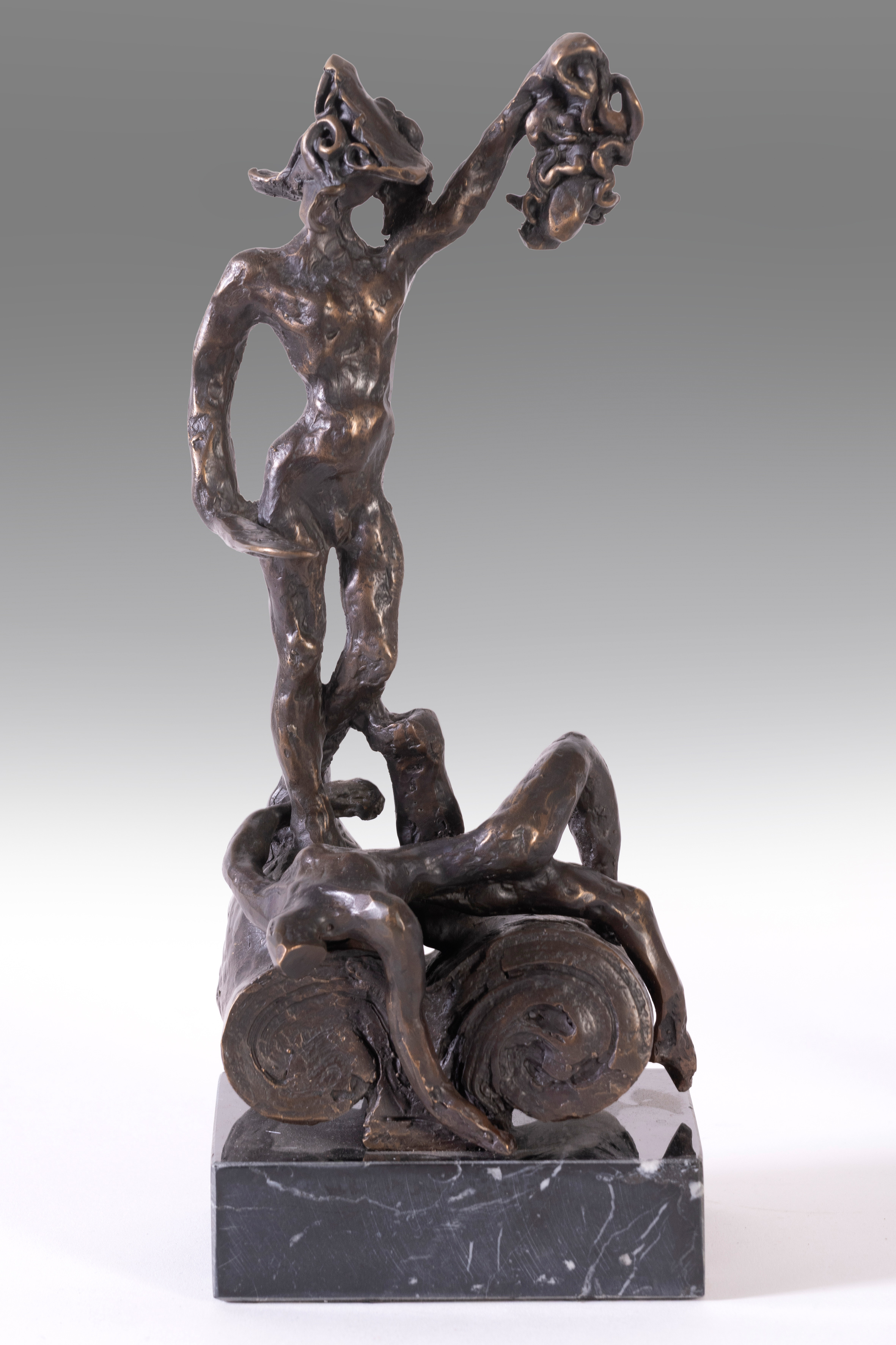 SALVADOR DALÍ (Figueras 1904-1989)
"Perseo decapitando a la Medusa. Homenaje a Benvenuto Cellini"....