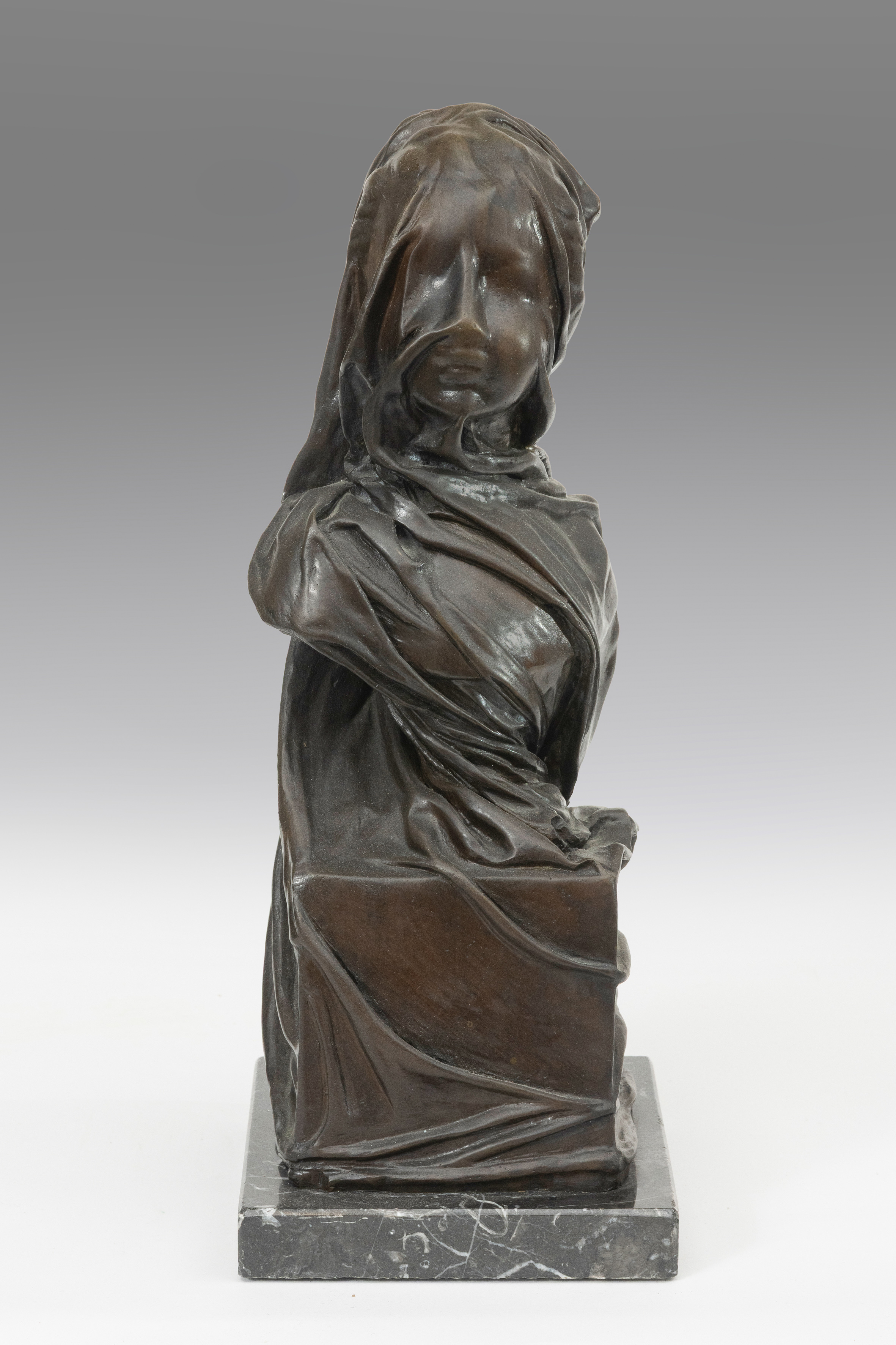 OLIVIER BRICE (Francia 1933-1989) 
"Busto de niña drapeado"
Bronce sobre mármol
Medidas: 48 cm. de...