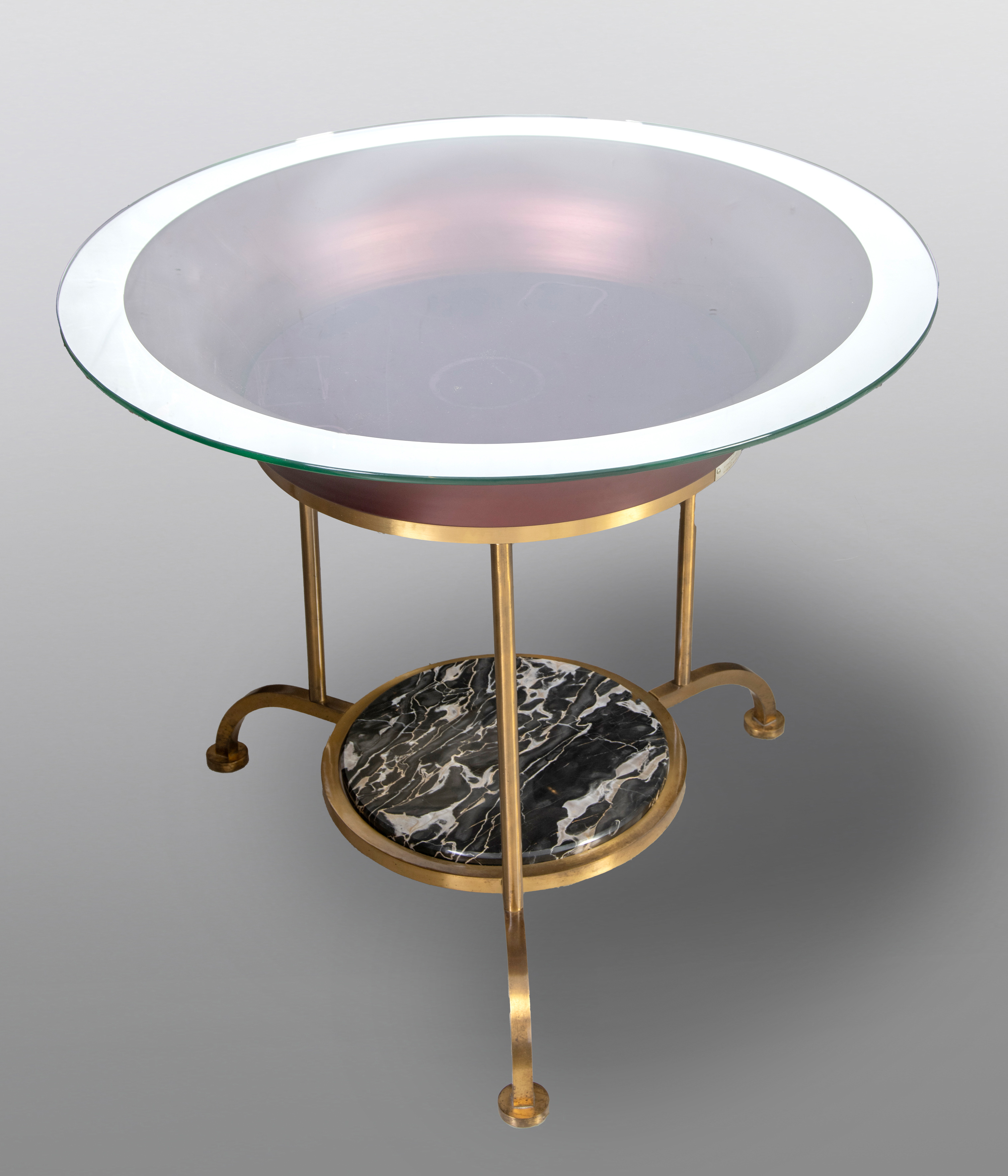 Mesa de centro circular con tapa de cristal y estructura metálica, Italia, años 50
Medidas: 70 x 85...