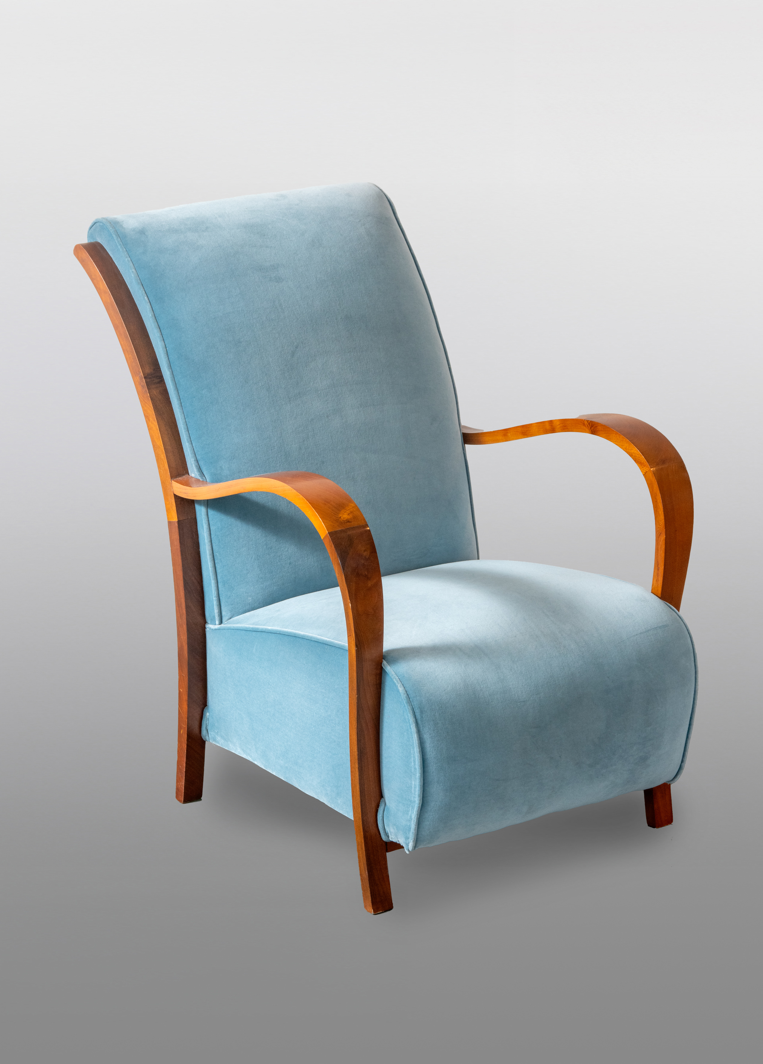 Butaca Art Decó, Modernismo nórdico, c. 1956 en madera moldeada y curvadacon tapicería renovada en...