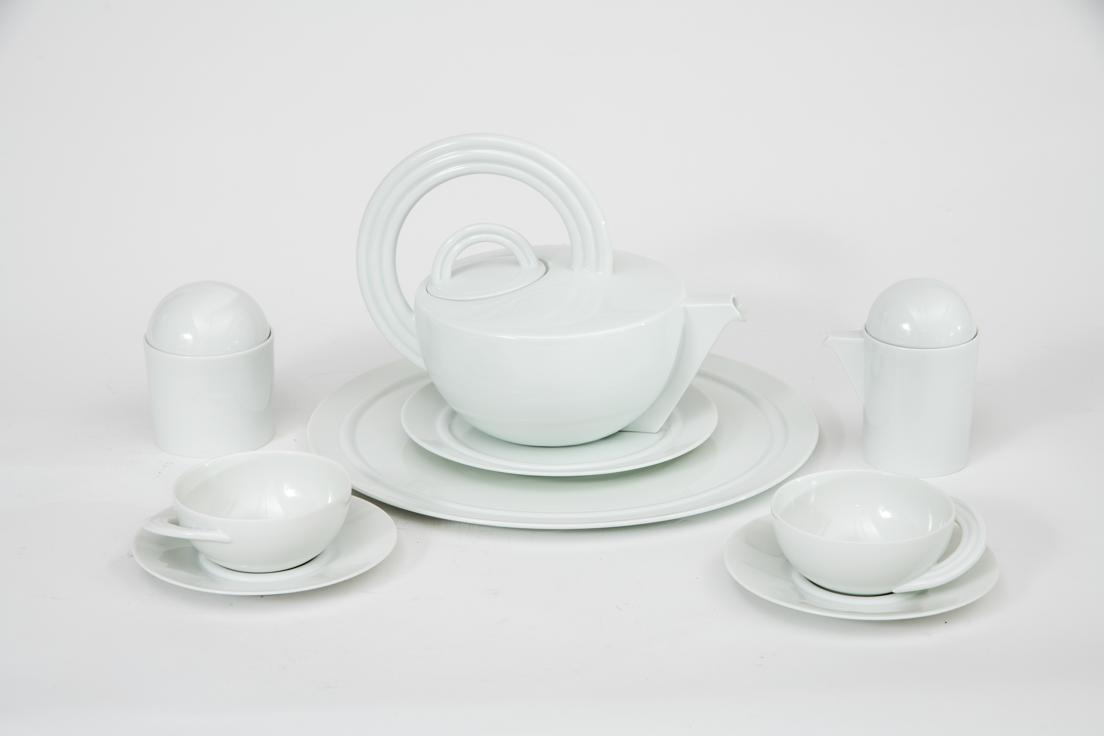 Juego de merienda en porcelana Rosenthal colección Studio-Linie. Compuesto por: cafetera, lechera,...