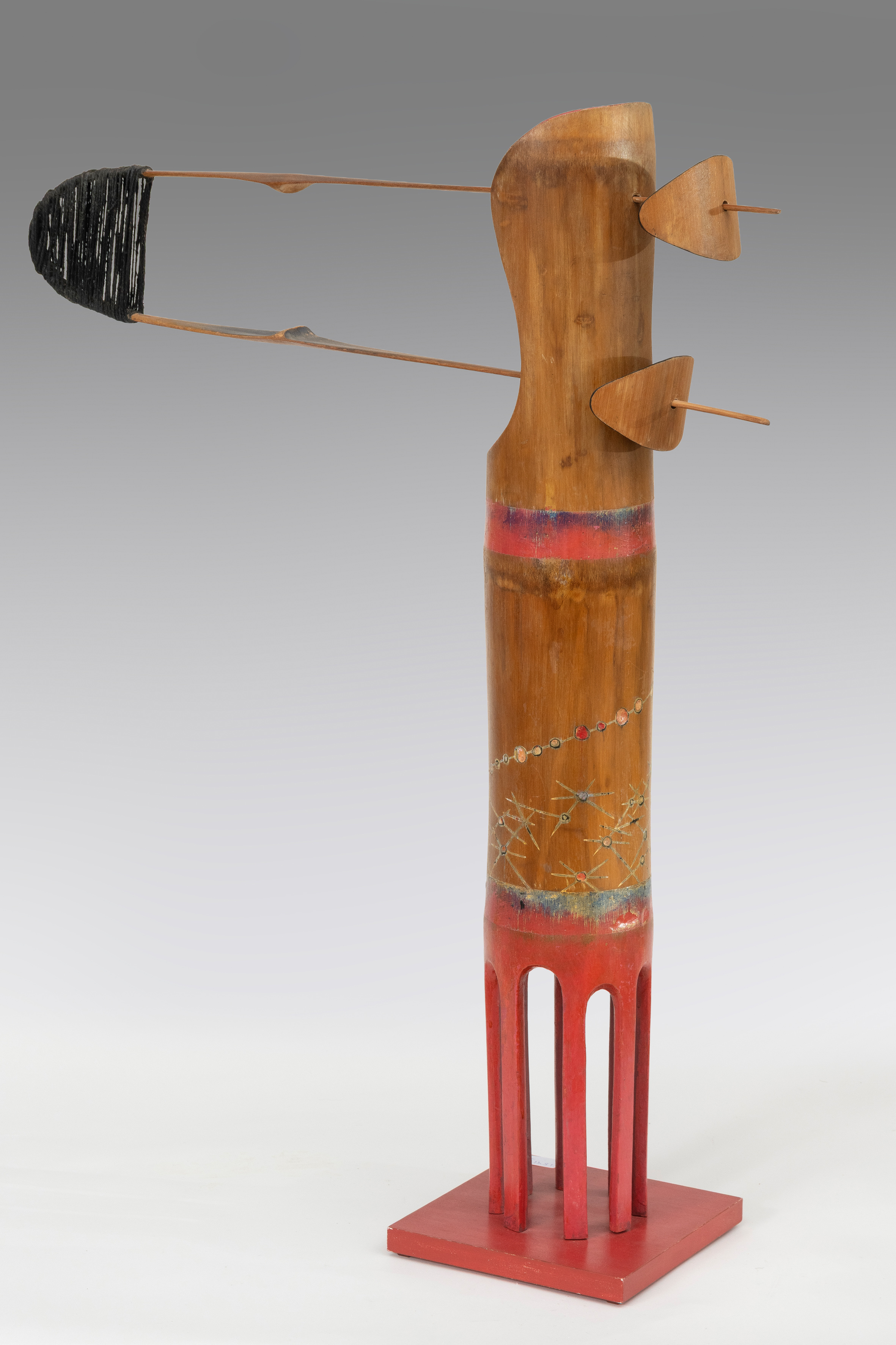 MOISÉS VILLELIA (Barcelona 1928-1994 ) 
"Sin título". 1984
Caña de bambú pintada, con incisiones y...