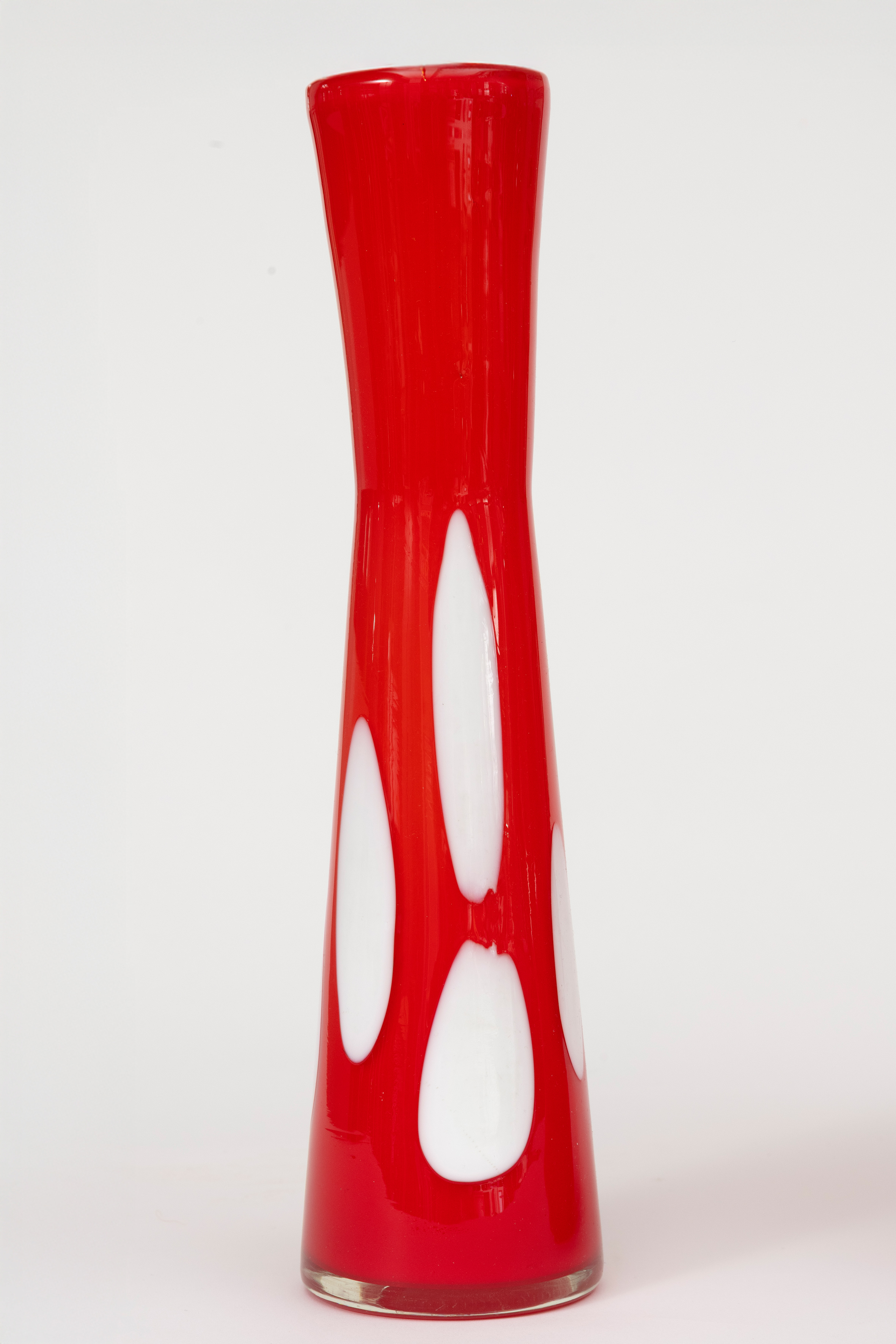 DISEÑO ITALIANO. c. 1970
"Pois".Jarrón de Cristal de Murano soplado y moldeado de manera...