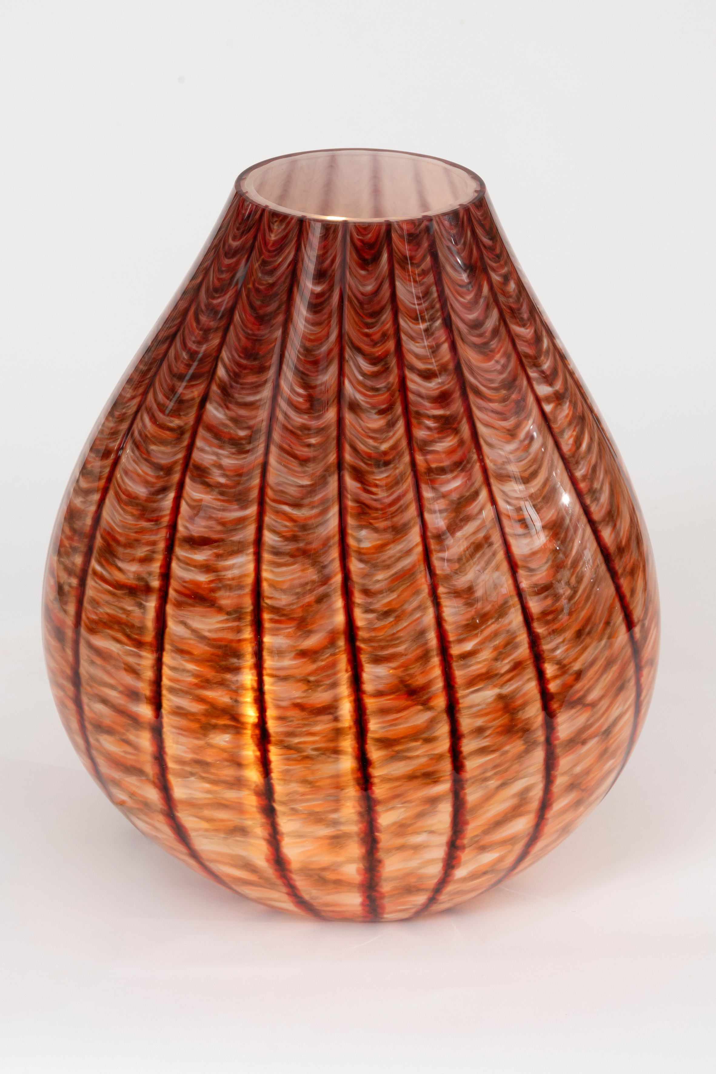 DISEÑO ITALIANO. c. 1970
Lámpara en cristal de Murano soplado y moldeado de manera artesanal,...