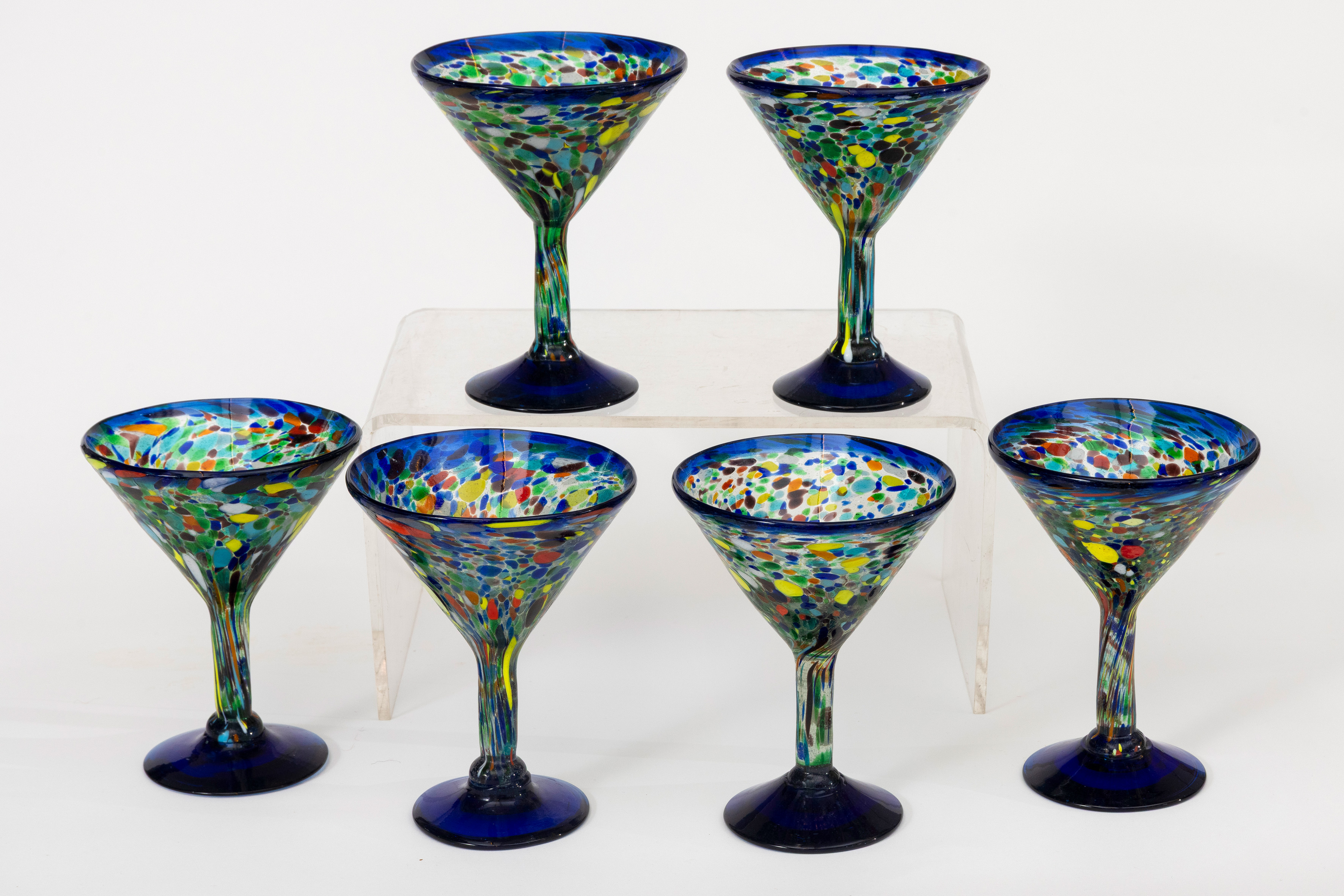 CRISTAL DE MURANO, SEGUNDA MITAD DEL SIGLO XX
Lote de seis copas de Martini en cristal azul con...