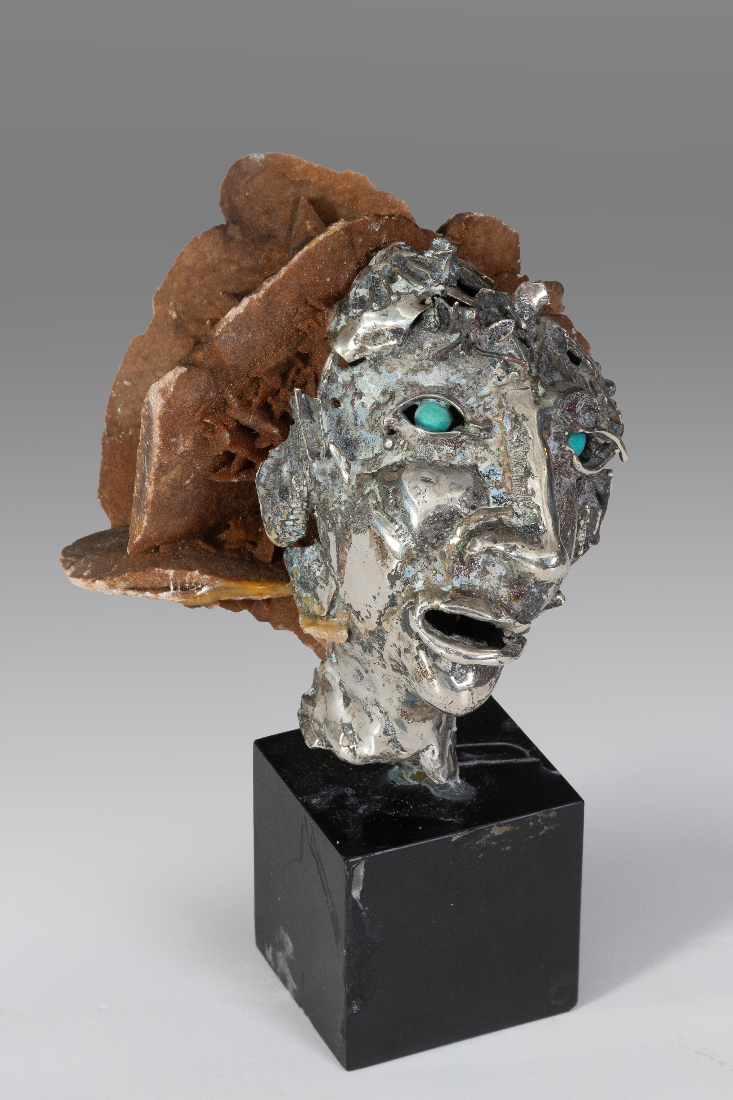 AURELIO TENO (Mina del Soldado, 1927- Córdoba, 2013)
“Máscara”
Bronce plateado y minerales...