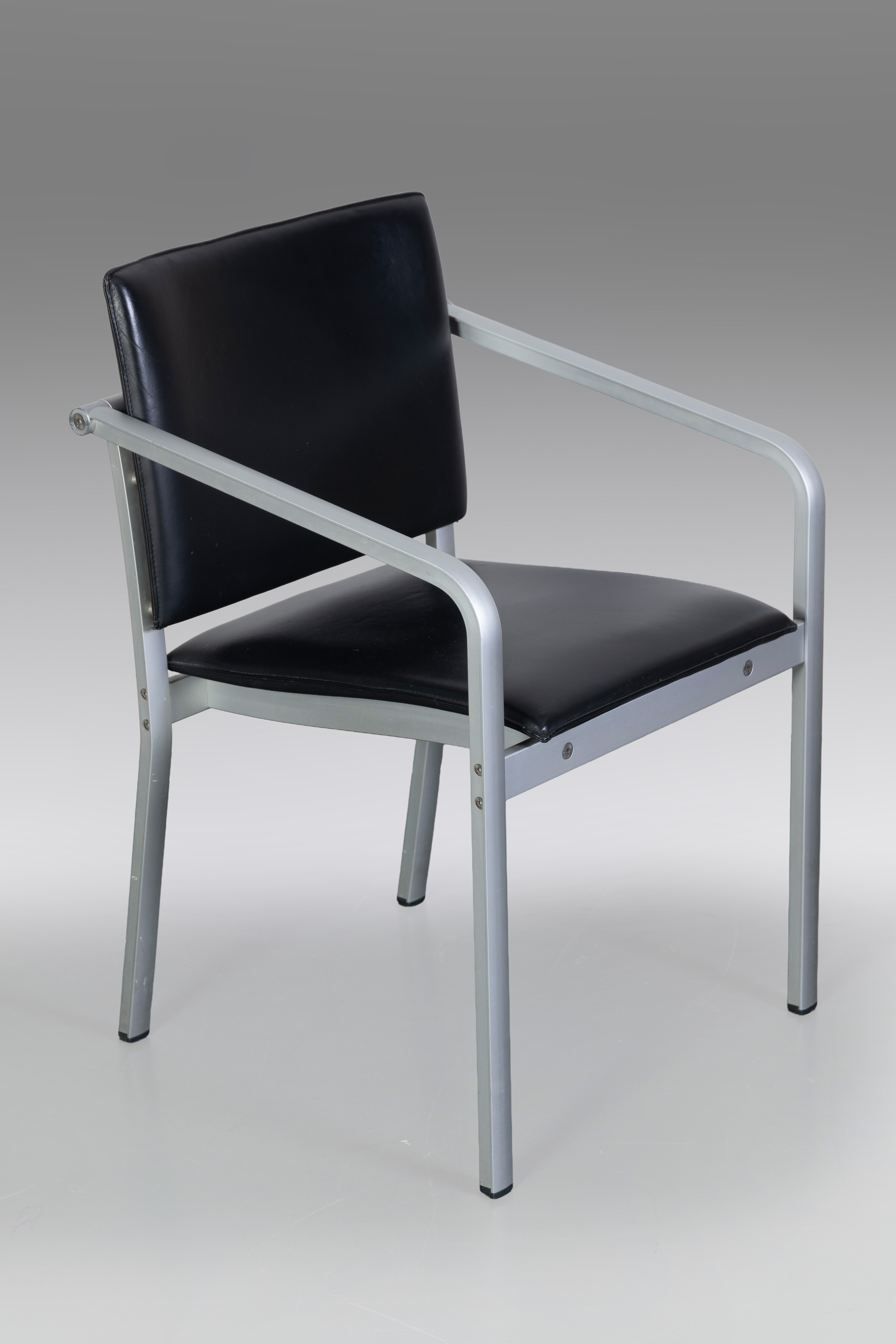 NORMAN FOSTER (Manchester 1935) 
Silla modelo "A903PF", c. 1990
Fabricada por Thonet.
Estructura en...