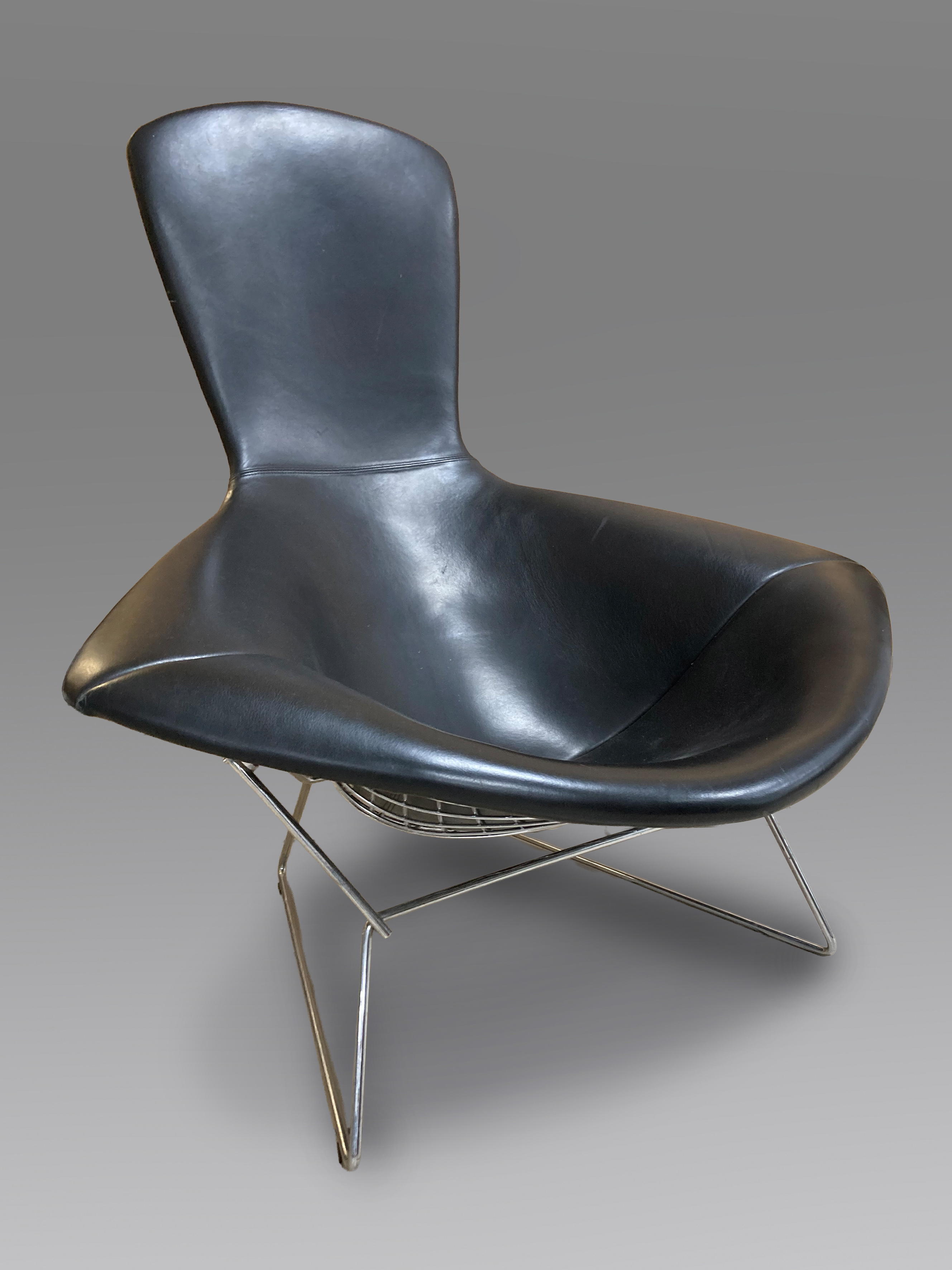 HARRY BERTOIA (Detroit, Estados Unidos 1915–1978)
“Bird Chair”. 1952
Butaca de estructura de...