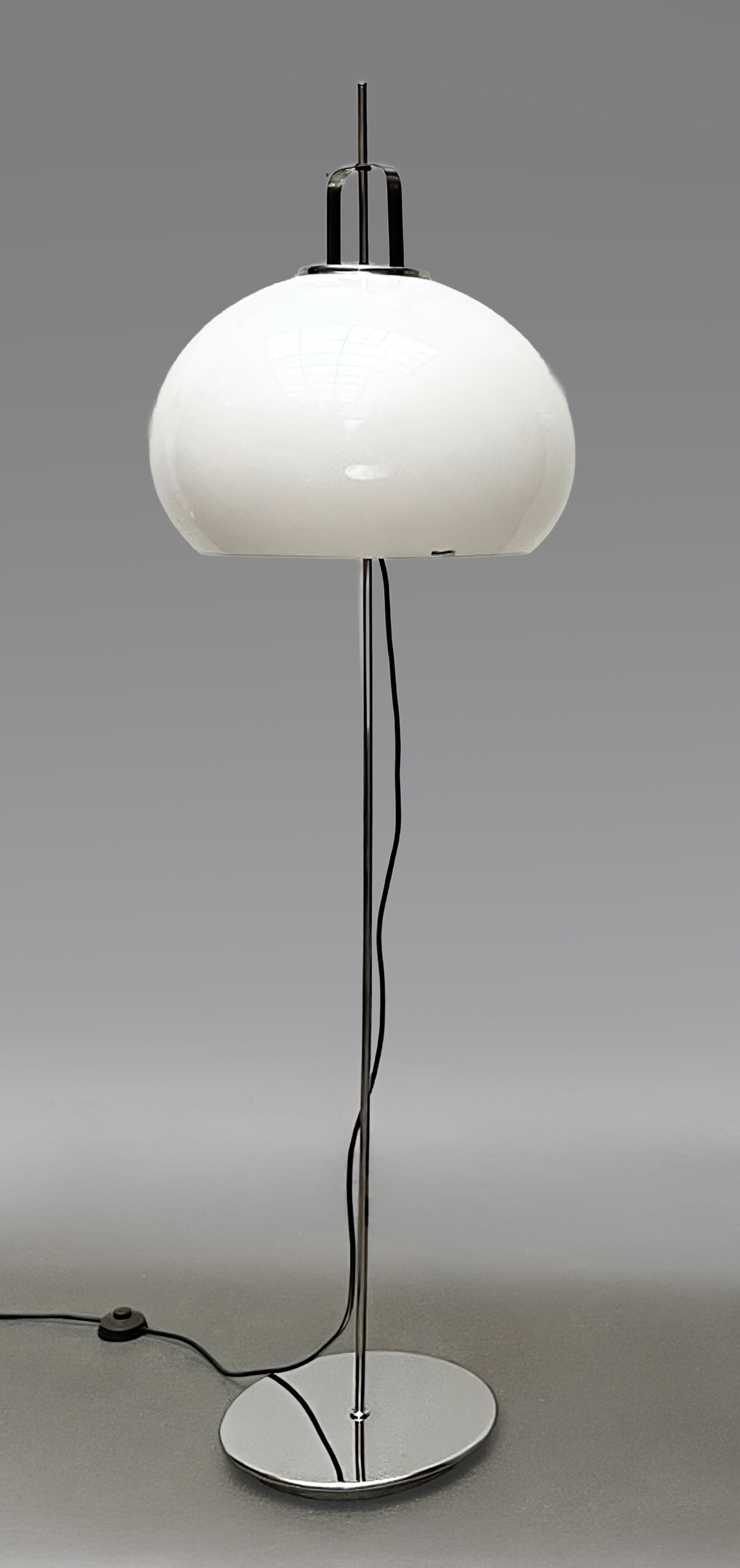 LUIGI MASSONI (Milán,Italia 1930)
“Lucerna / Zurigo’ floor lamp".c.1970
Lámpara de pie en acero...