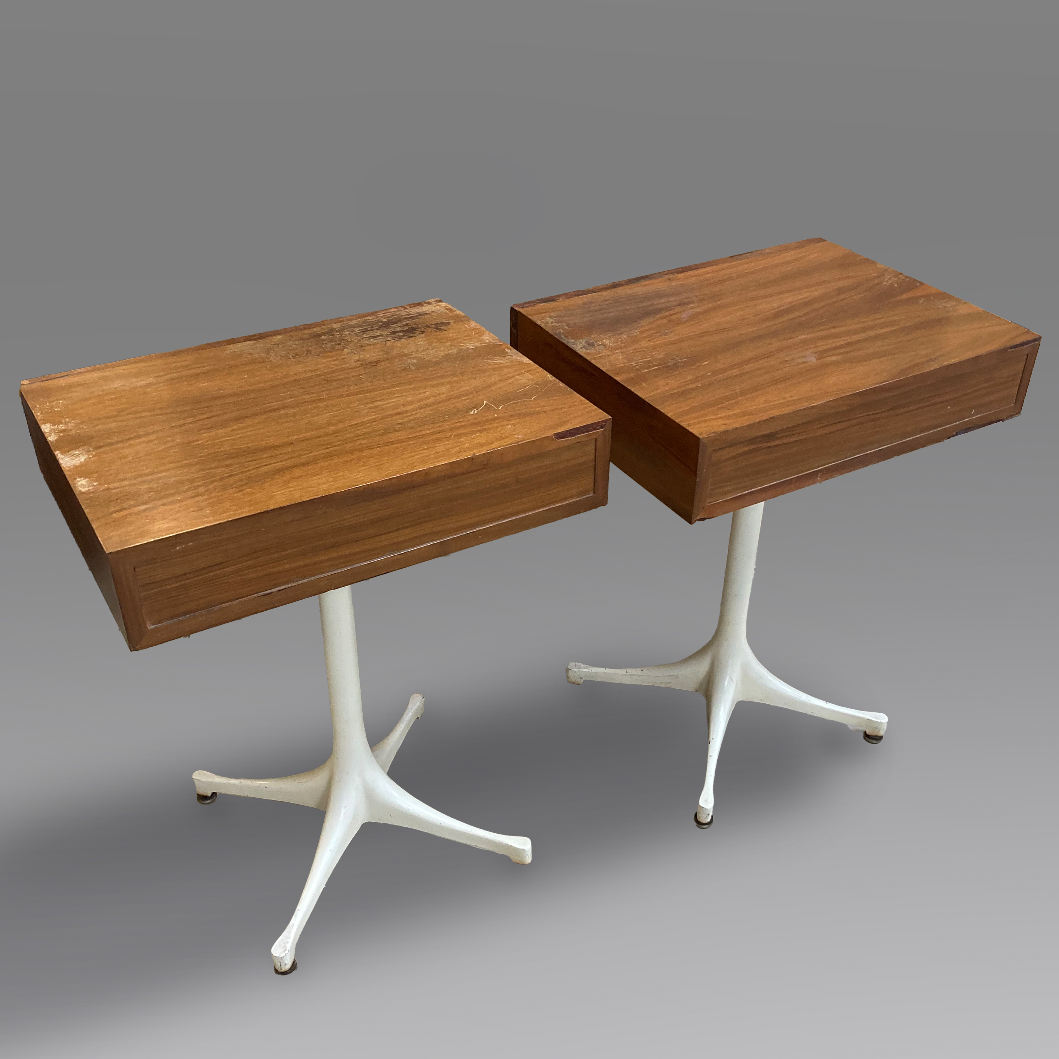 GEORGE NELSON (Hartford, EE.?UU., 1908?–?1986)
“Pareja de mini cajoneras (cajón único)”
Pareja de...
