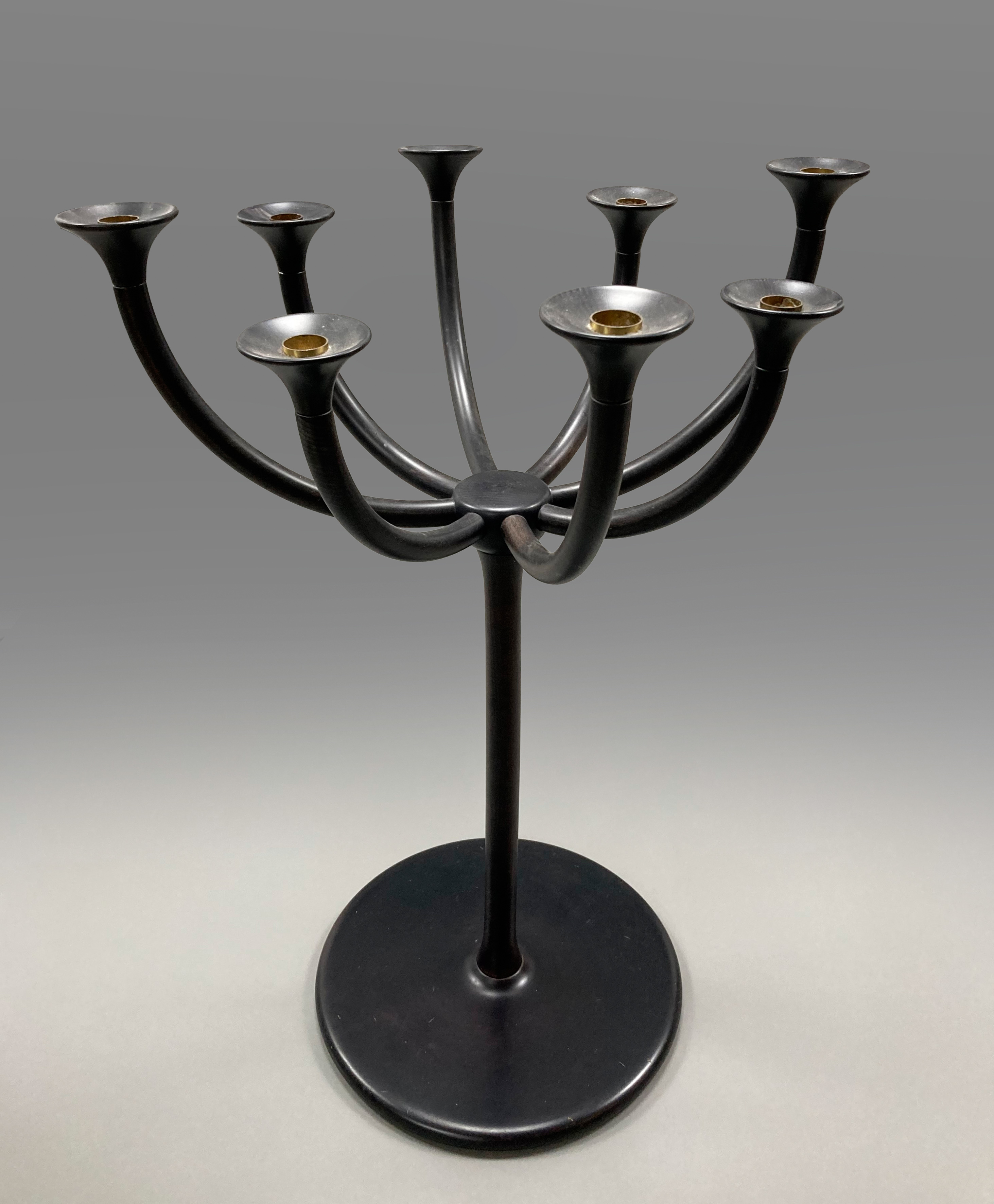 NANNA DITZEL (Copenhague, Dinamarca, 1923?–?2005)
“Portavelas de madera (8...