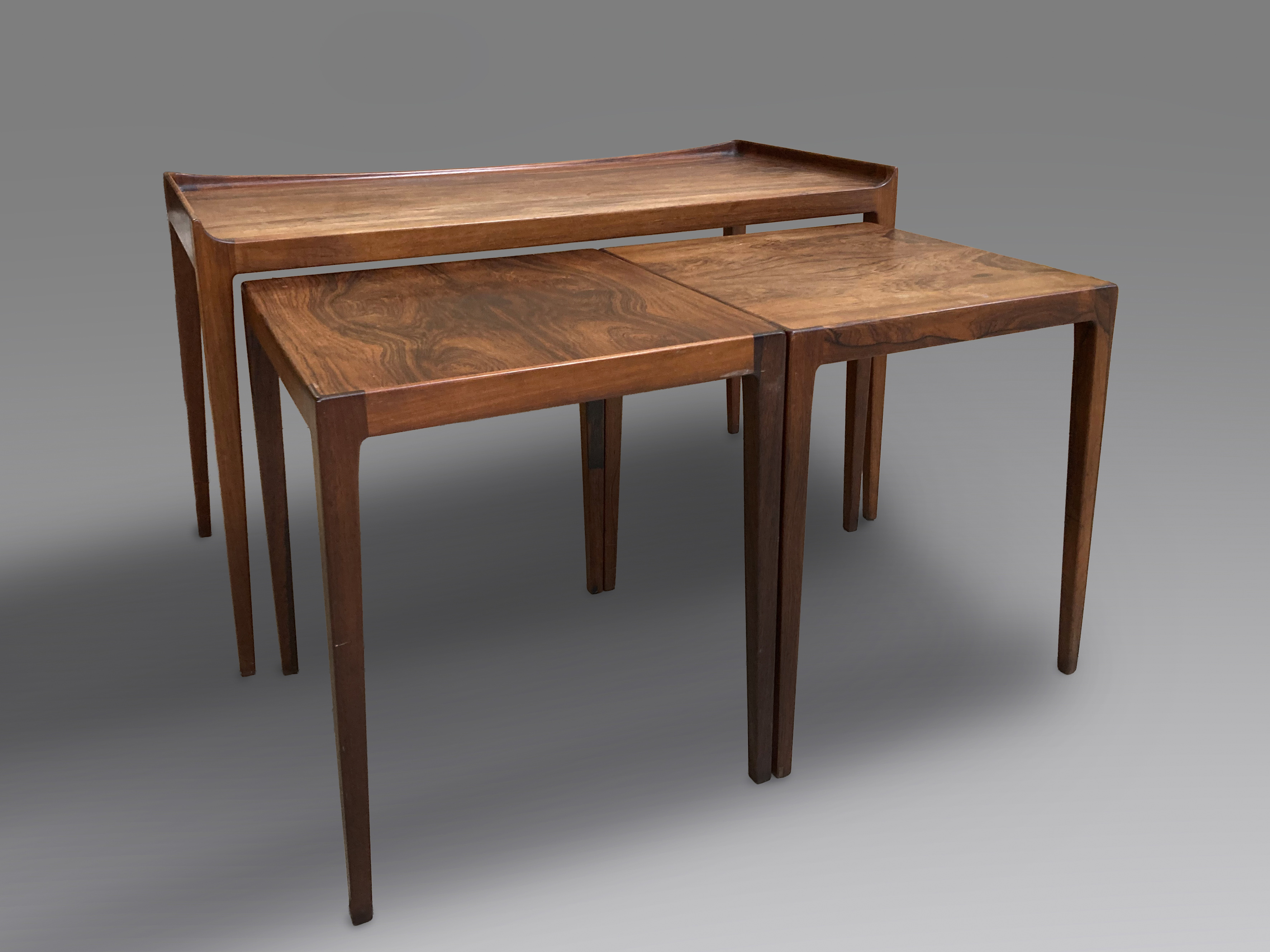 KURT ØSTERVIG (Odense, Dinamarca 1912 – Dinamarca 1986)
“Set of 3 Nesting Tables”, c. 1960
Juego de...