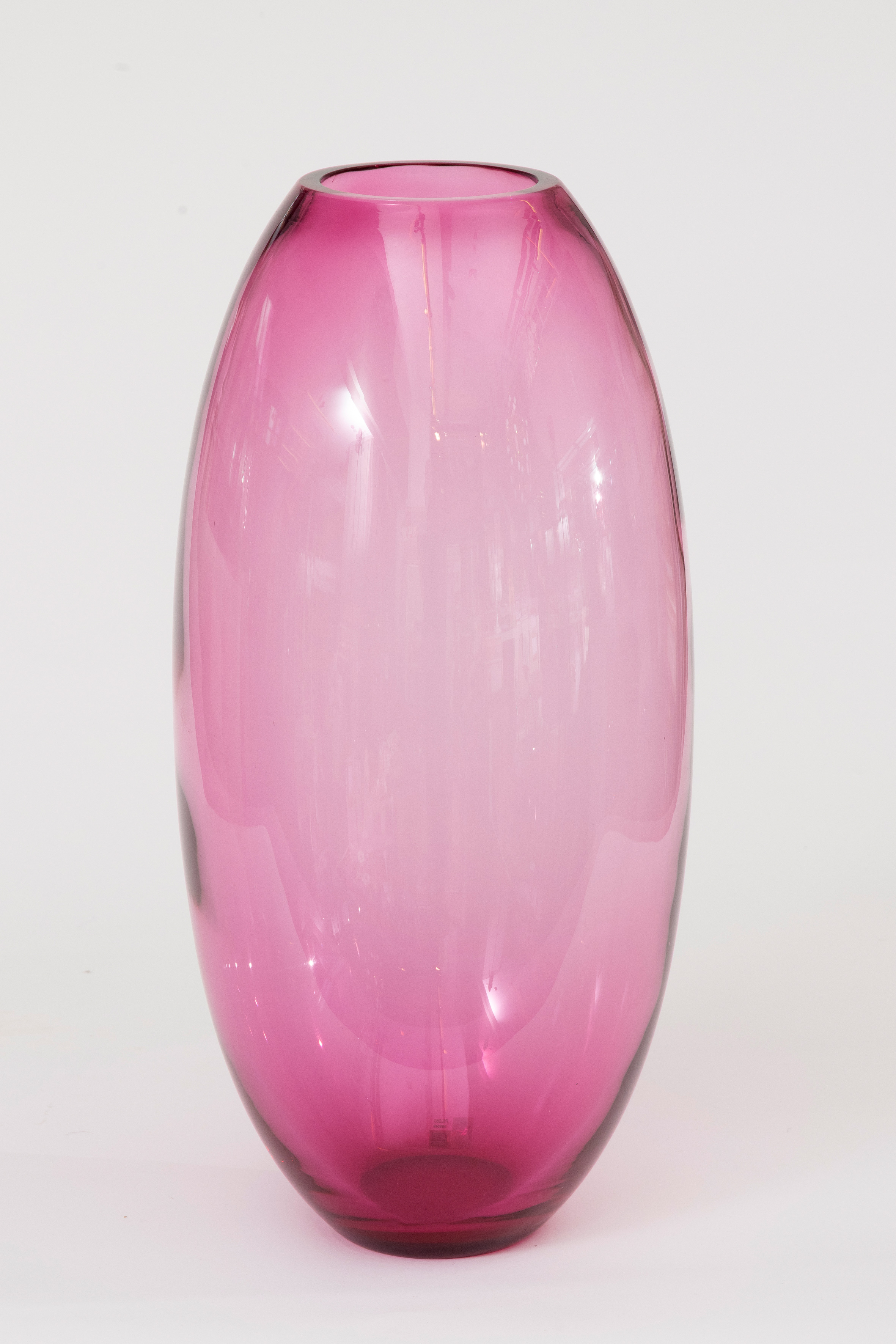 SIMONE CENEDESE (Murano, Venezia, Italia 1973)
Jarrón en cristal de Murano soplado y moldeado en...