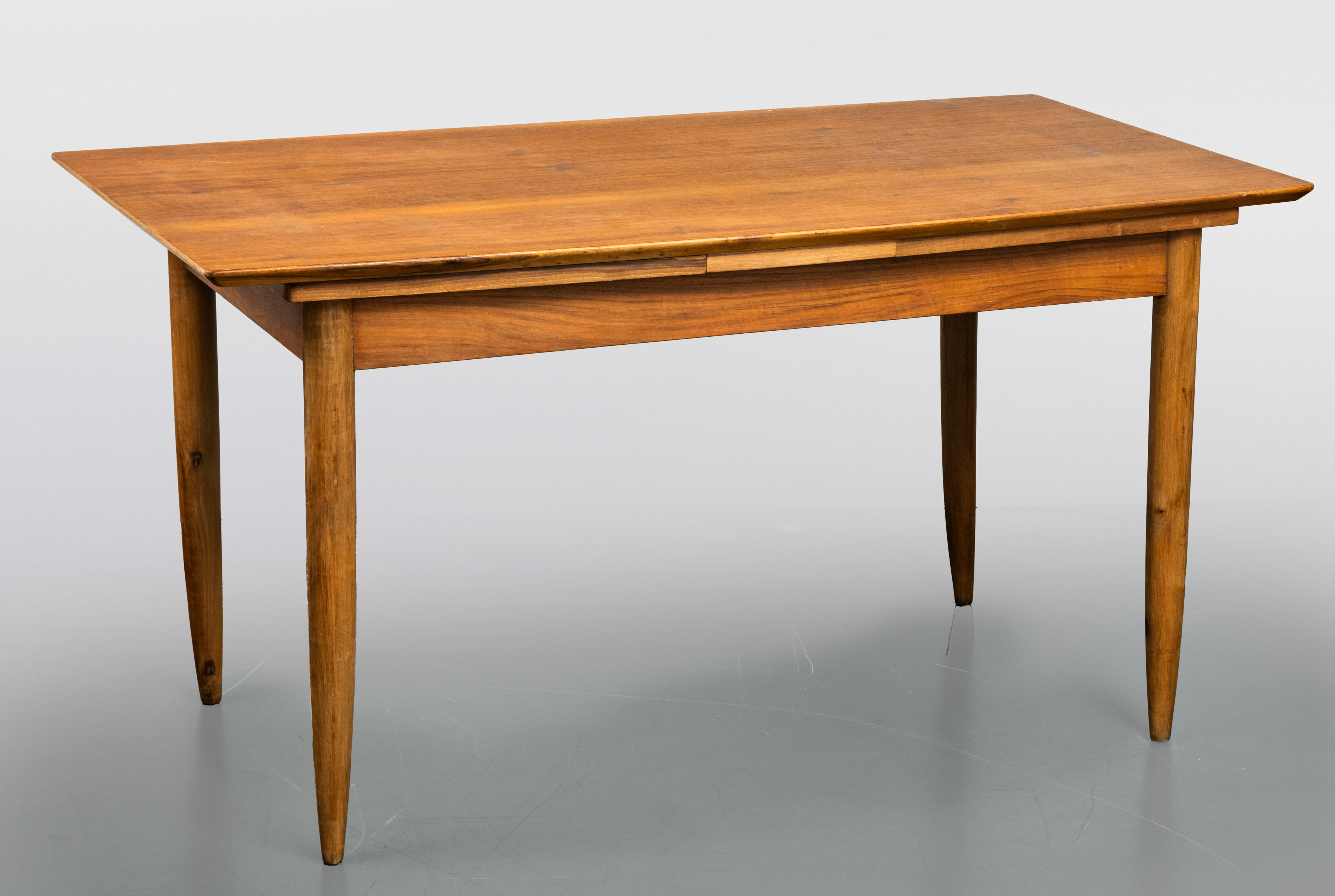 DISEÑO DANÉS, c.1970
Mesa de comedor en madera de teca, con extensibles.
Medidas: 75,3 x 144 x 81,1...
